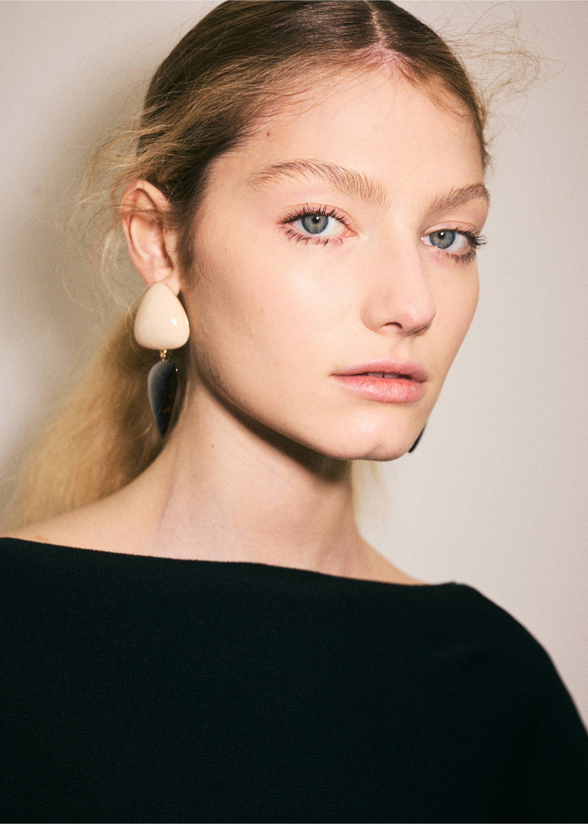 Vestido entallado punto espalda abierta - Detalle del artículo 1, Negro. Ref: 27037166-00.