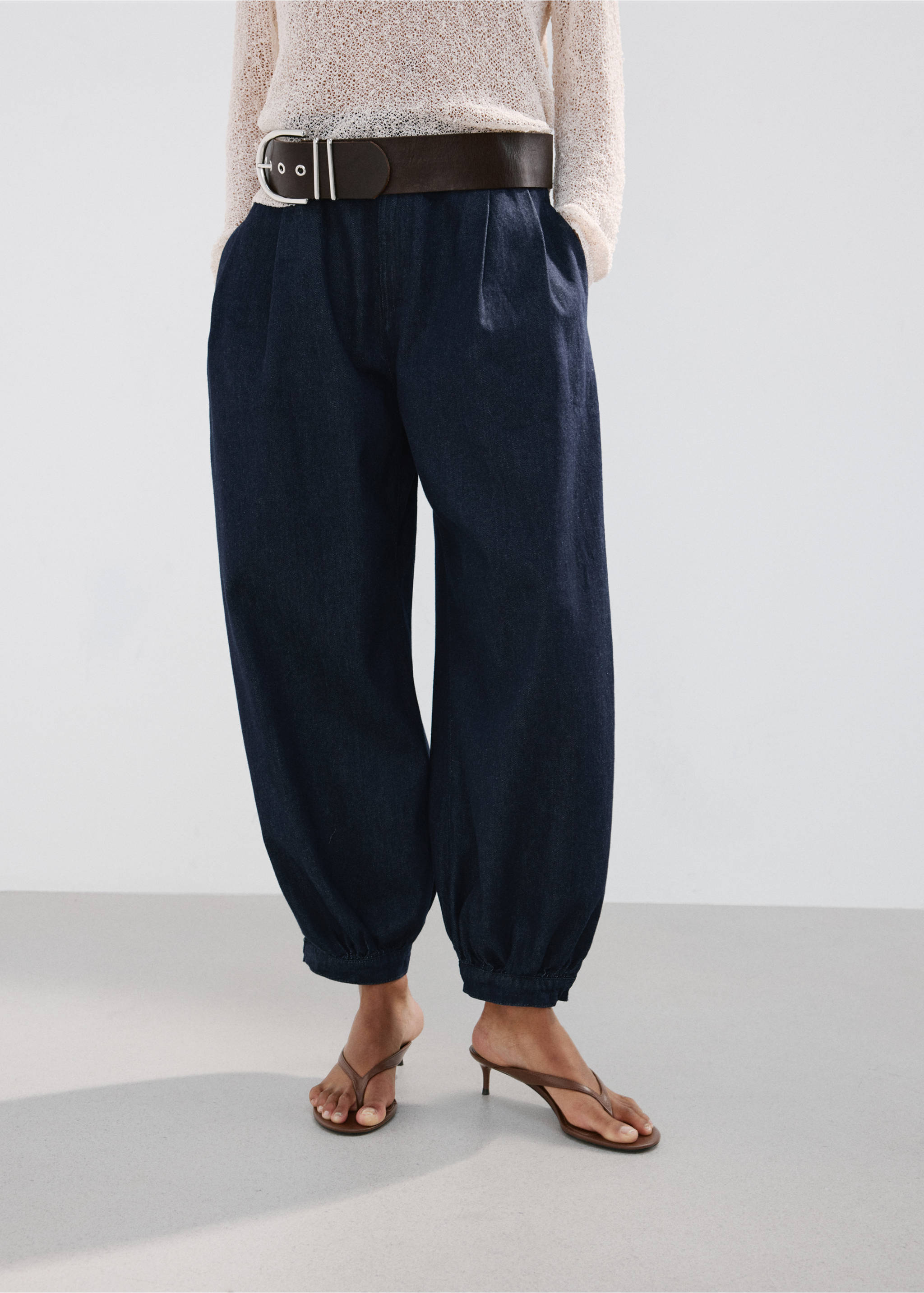 Baggy mid-rise jeans - Details of the article 6, Open Blue. Ref: 27037167-00.