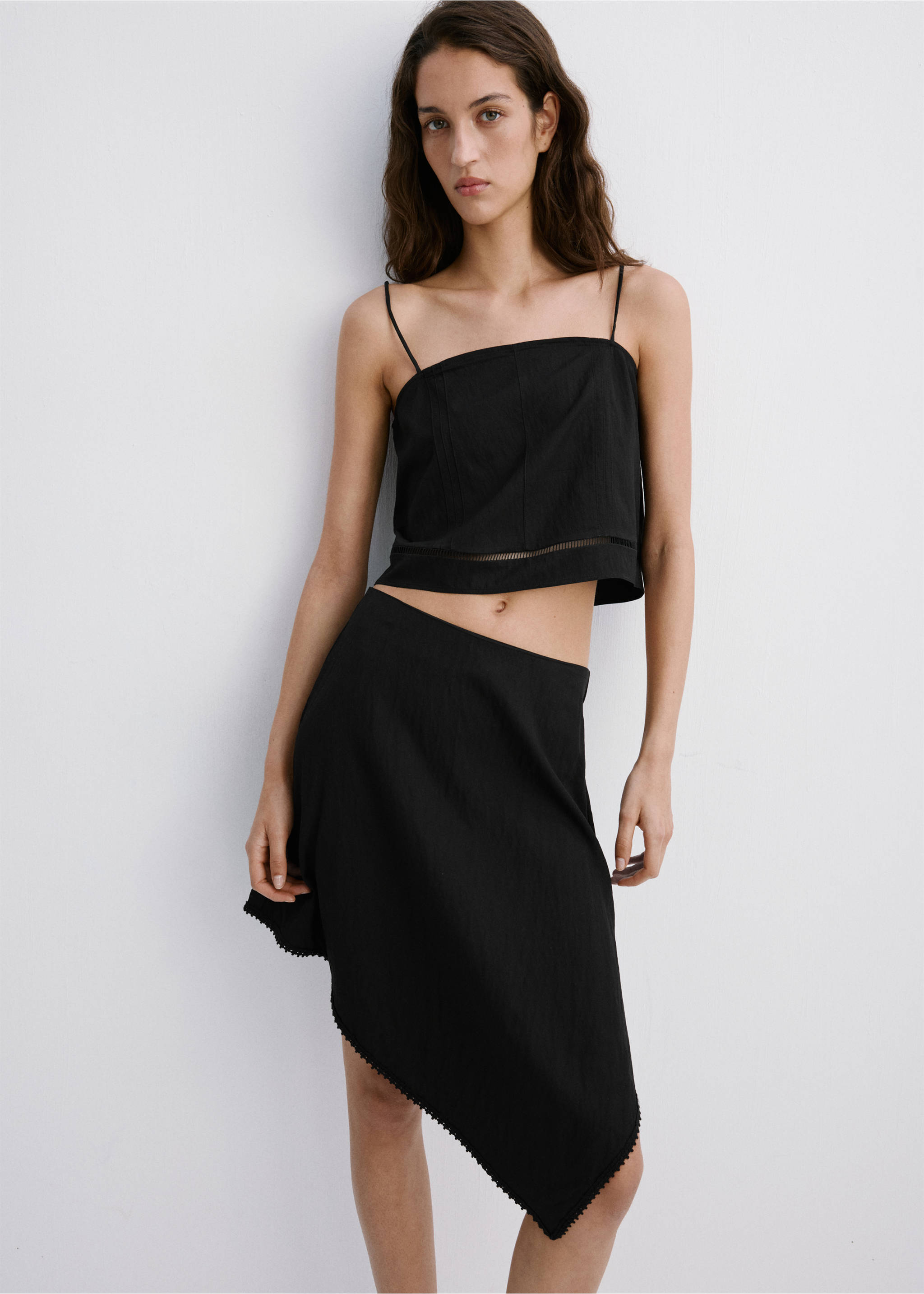 Asymmetric A-line skirt - Details of the article 1, Black. Ref: 27037783-00.