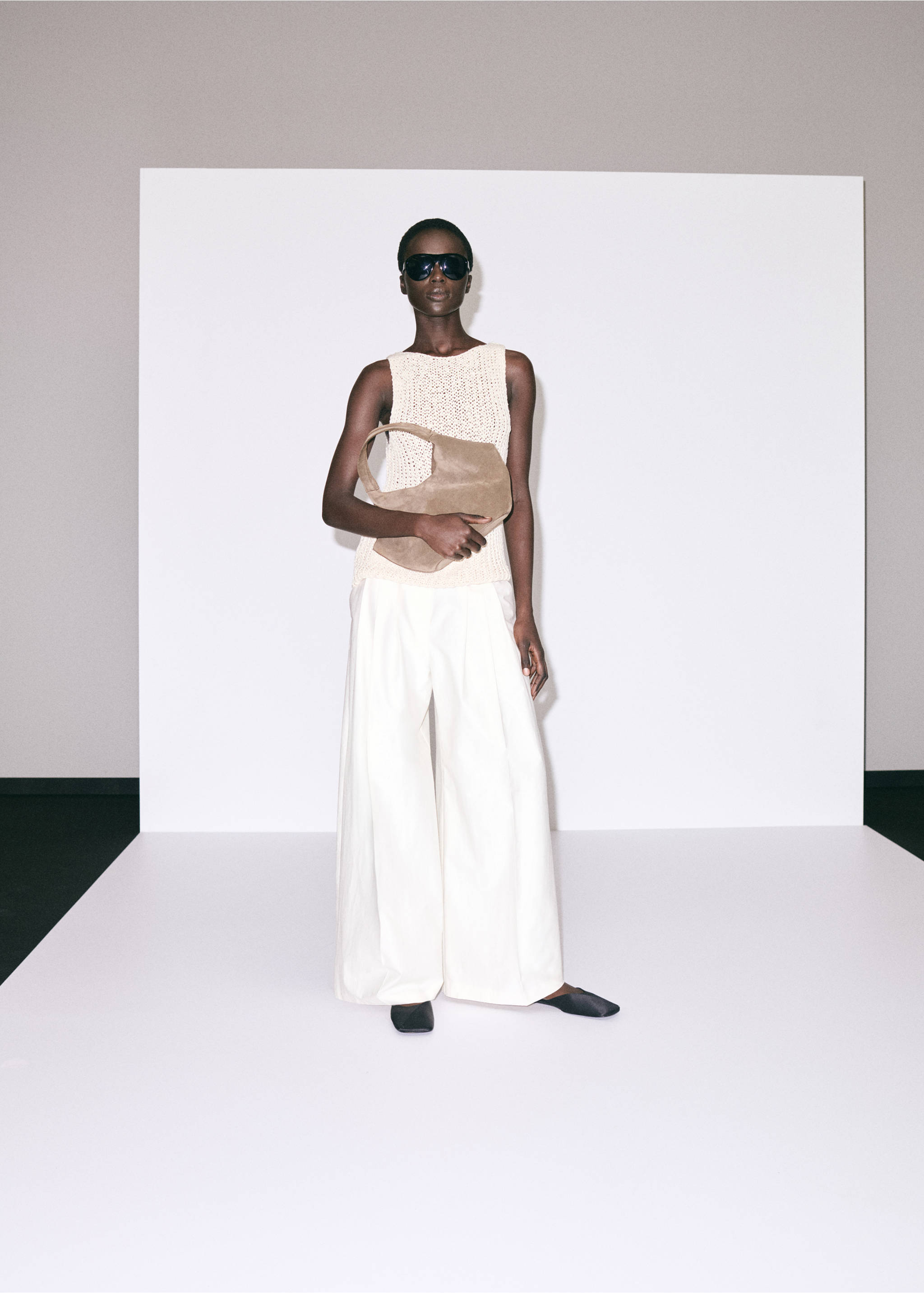 Wildleder-Clutch - Detail des Artikels 9, Braun. Ref: 27037785-00.