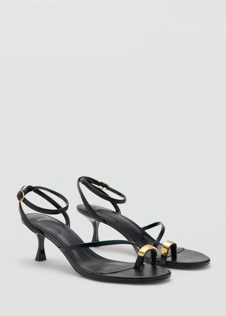 Heeled sandal with crossed straps — Black