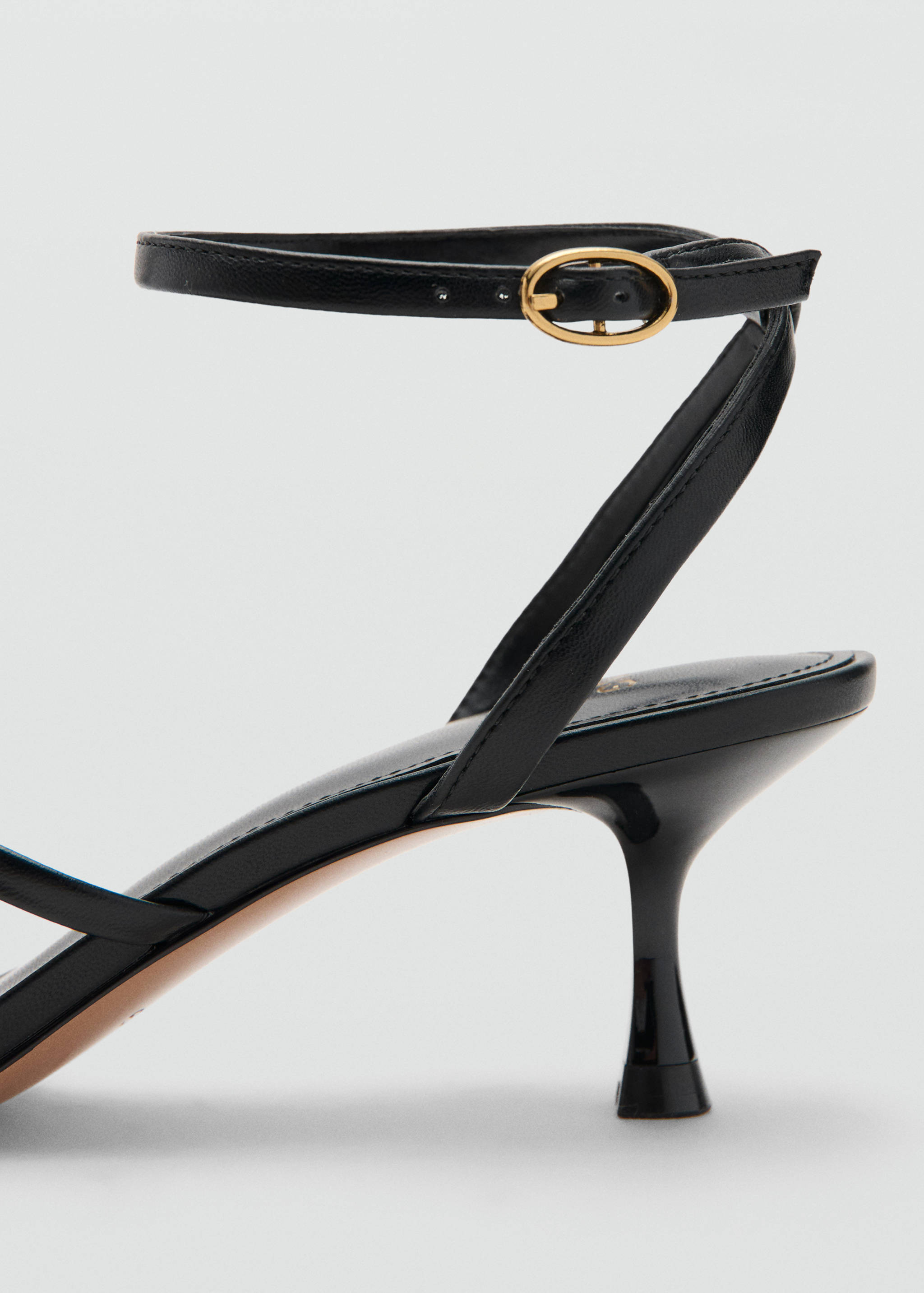 Heeled sandal with crossed straps - Details of the article 1