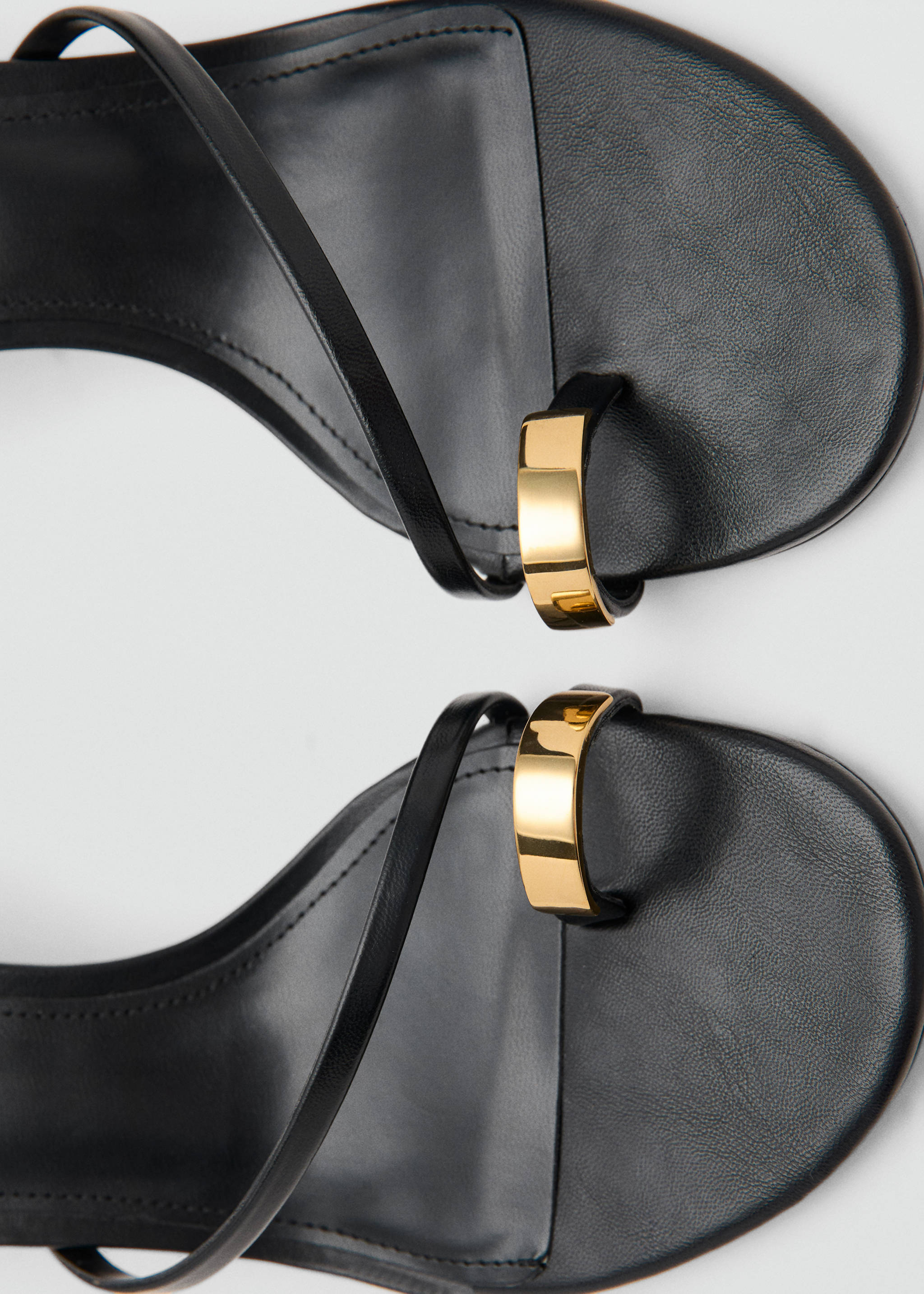 Heeled sandal with crossed straps - Details of the article 2