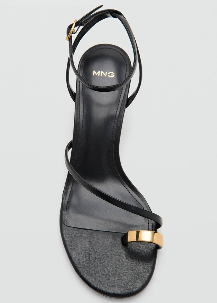 Heeled sandal with crossed straps — Black