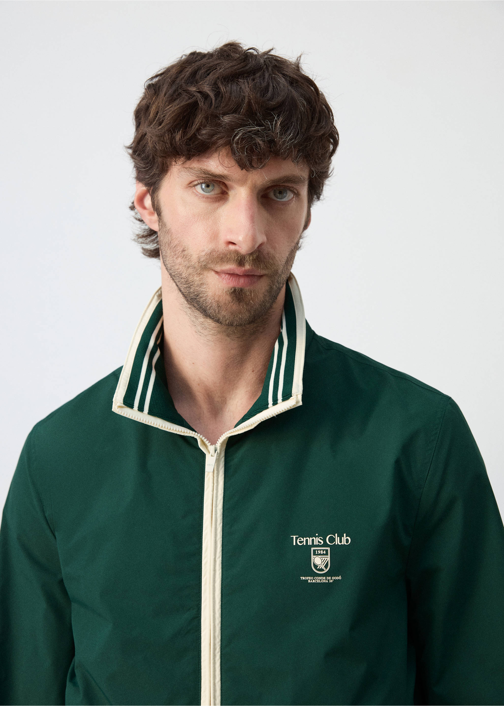 Water-repellent jacket with pockets - Details of the article 1, Dark Green. Ref: 27037789-00.