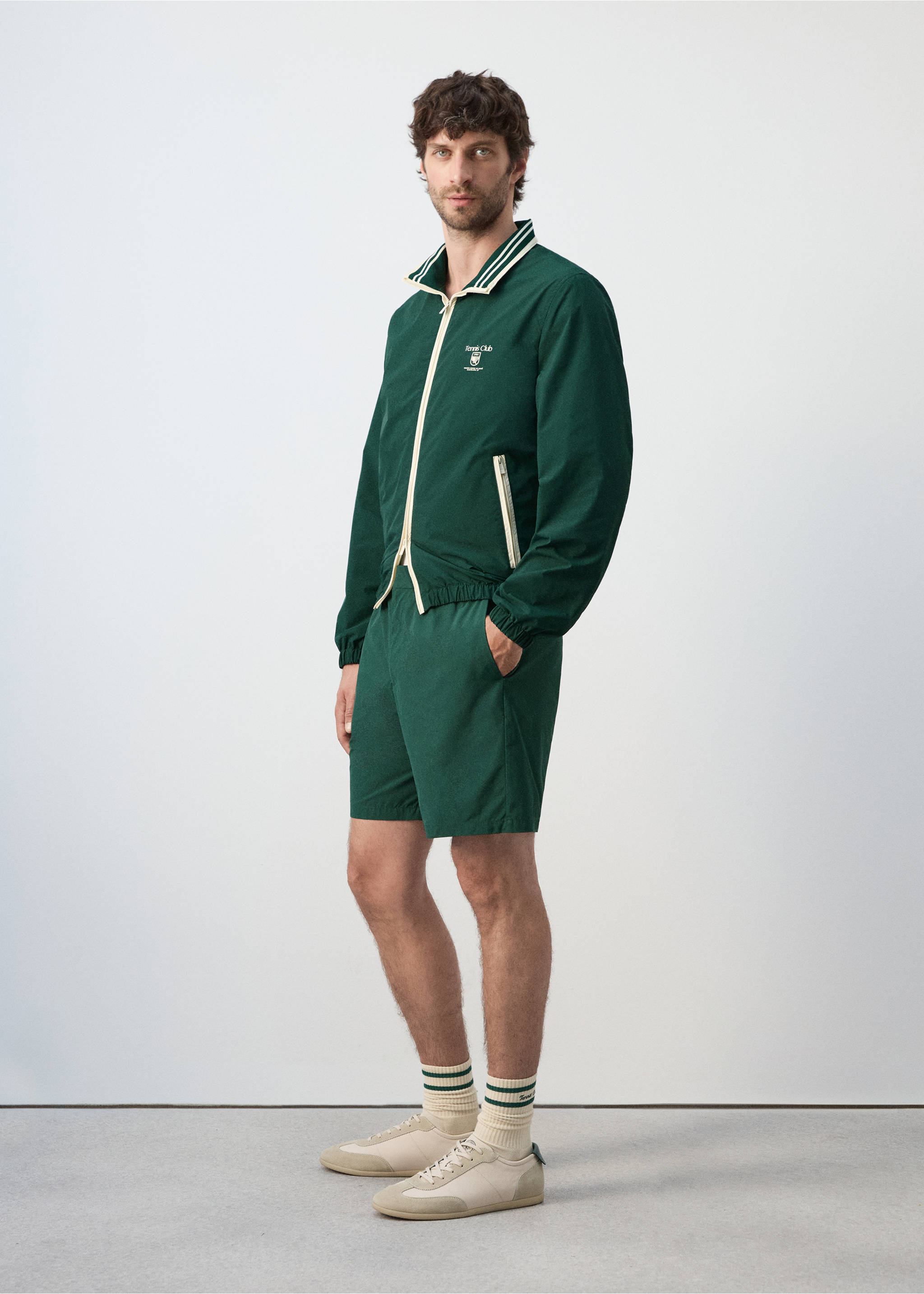 Water-repellent jacket with pockets - Details of the article 2, Dark Green. Ref: 27037789-00.