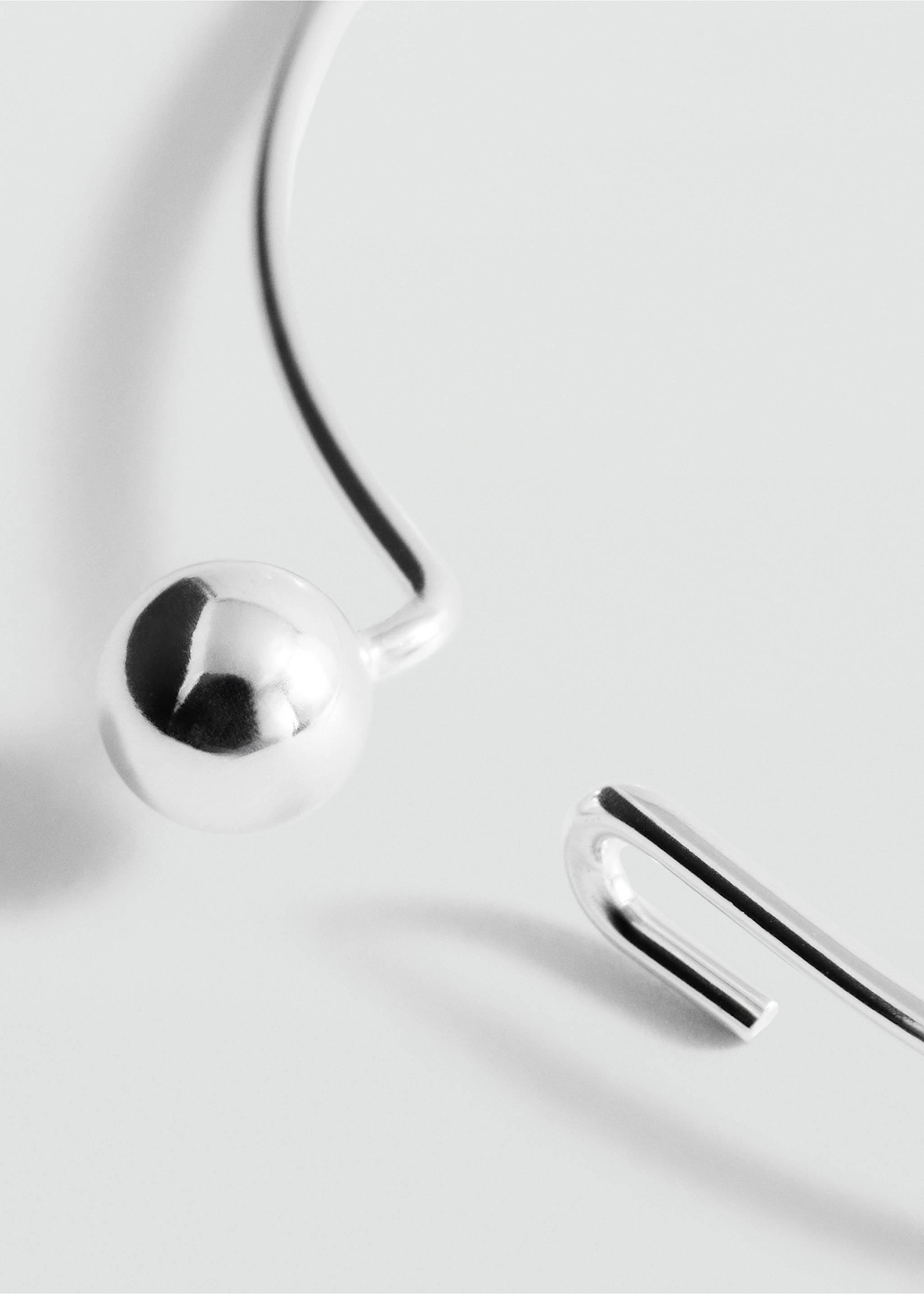 Жесткое ожерелье с круглым украшением из бисера - Средний план, Серебро. Ref: 27037791-00.