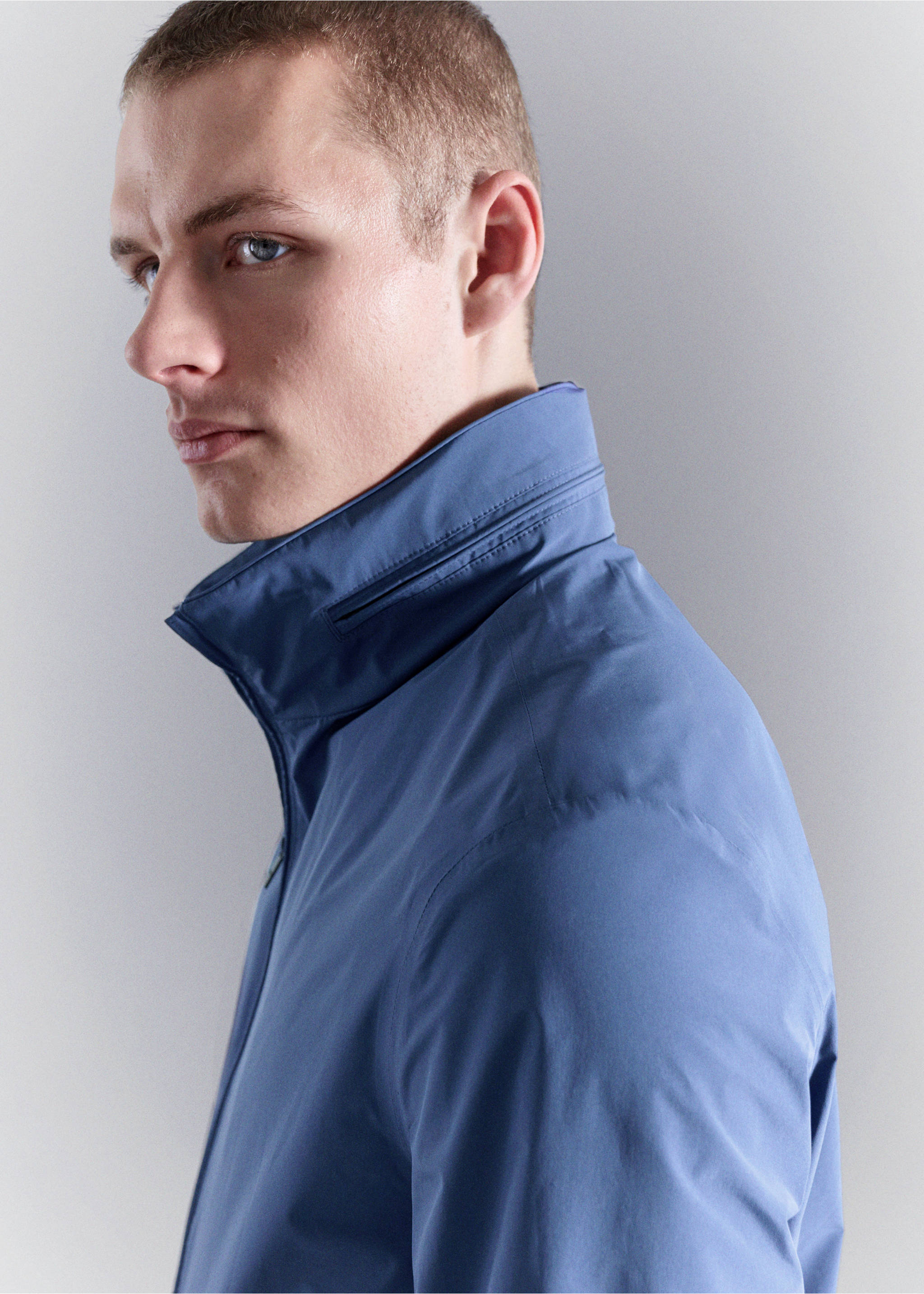 Technical waterproof jacket - Details of the article 1, Vibrant blue. Ref: 27037896-00.