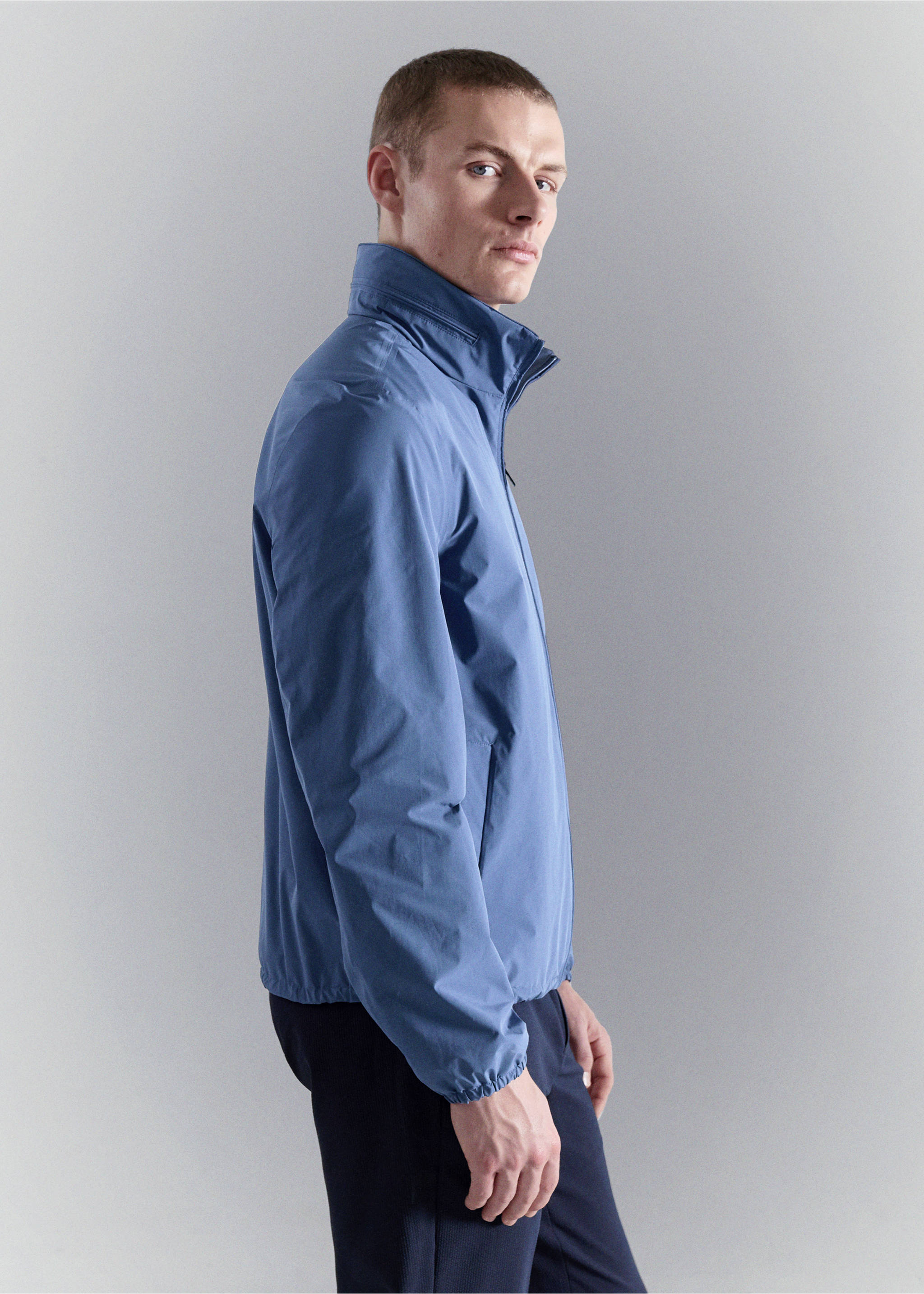 Technical waterproof jacket - Details of the article 2, Vibrant blue. Ref: 27037896-00.