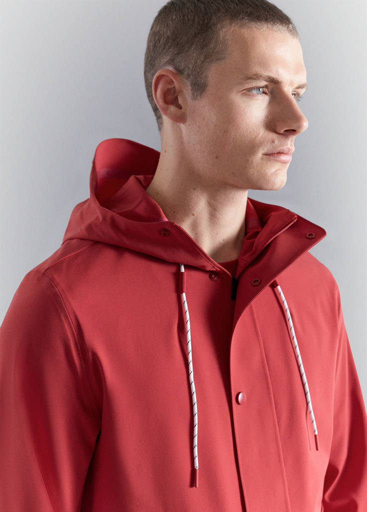 Water-repellent hooded jacket — Red