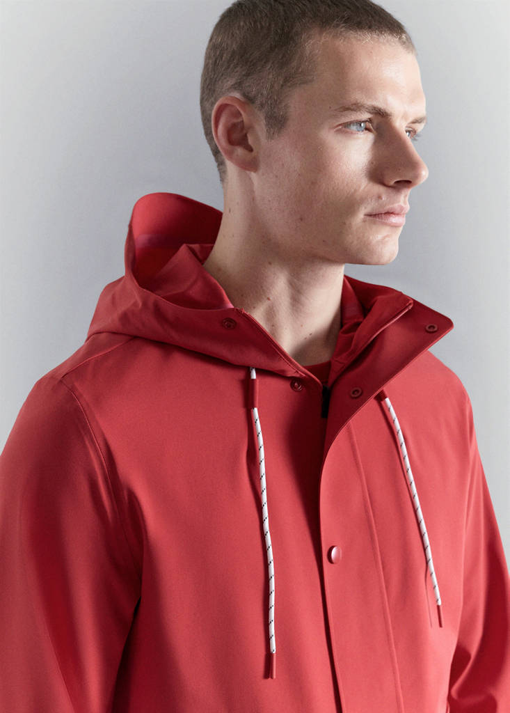 Water-repellent hooded jacket — Red
