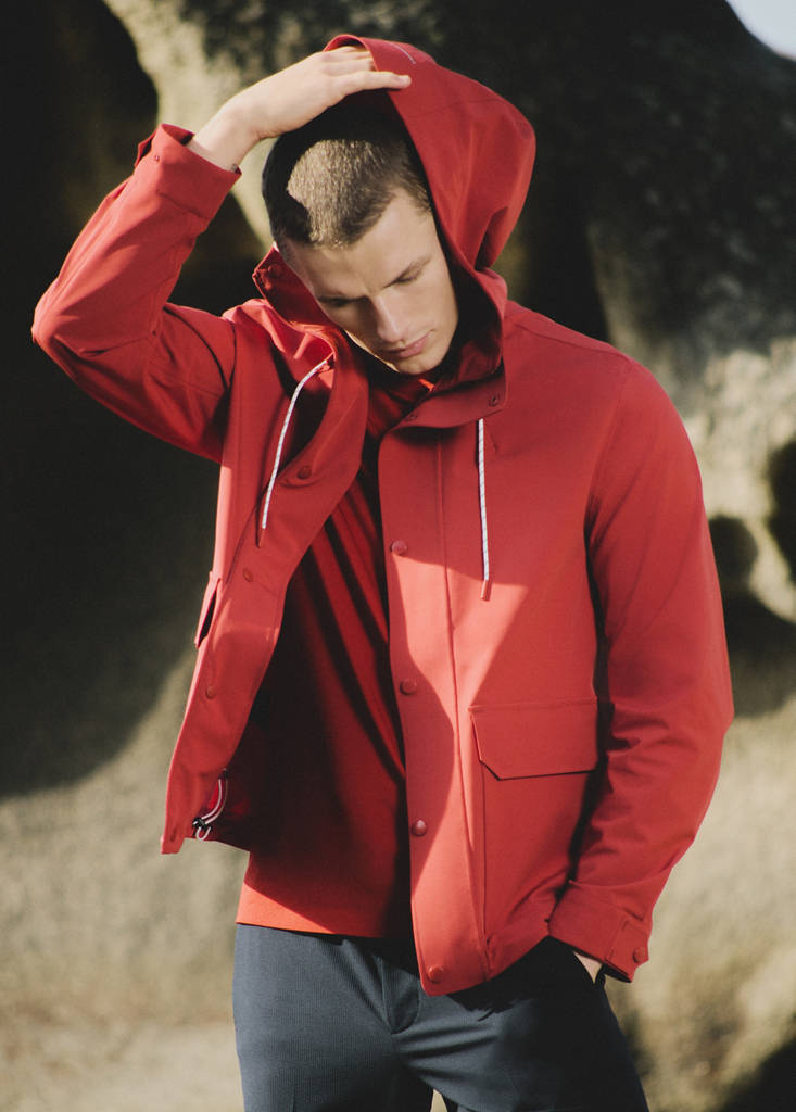 Water-repellent hooded jacket — Red