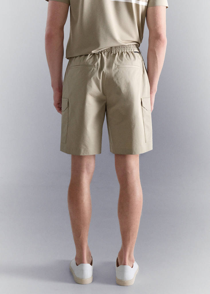 Water-repellent cargo bermudas — Beige