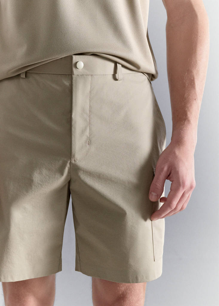 Water-repellent cargo bermudas — Beige