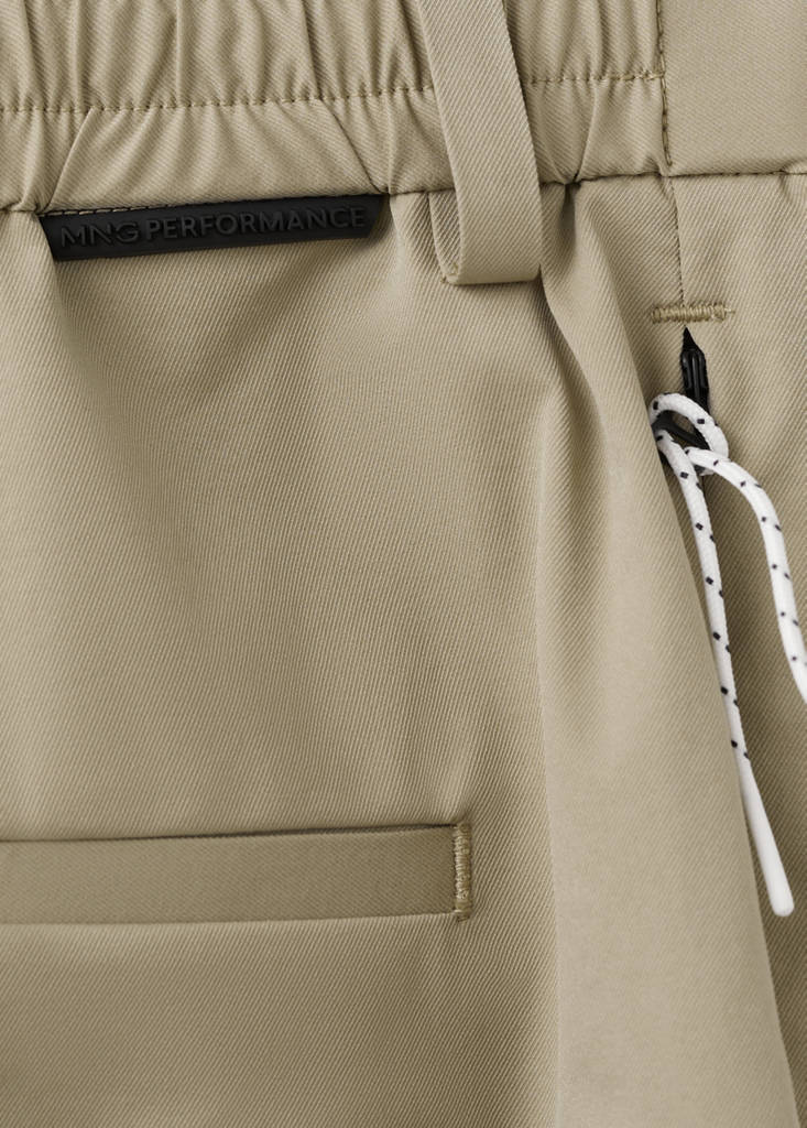 Water-repellent cargo bermudas — Beige