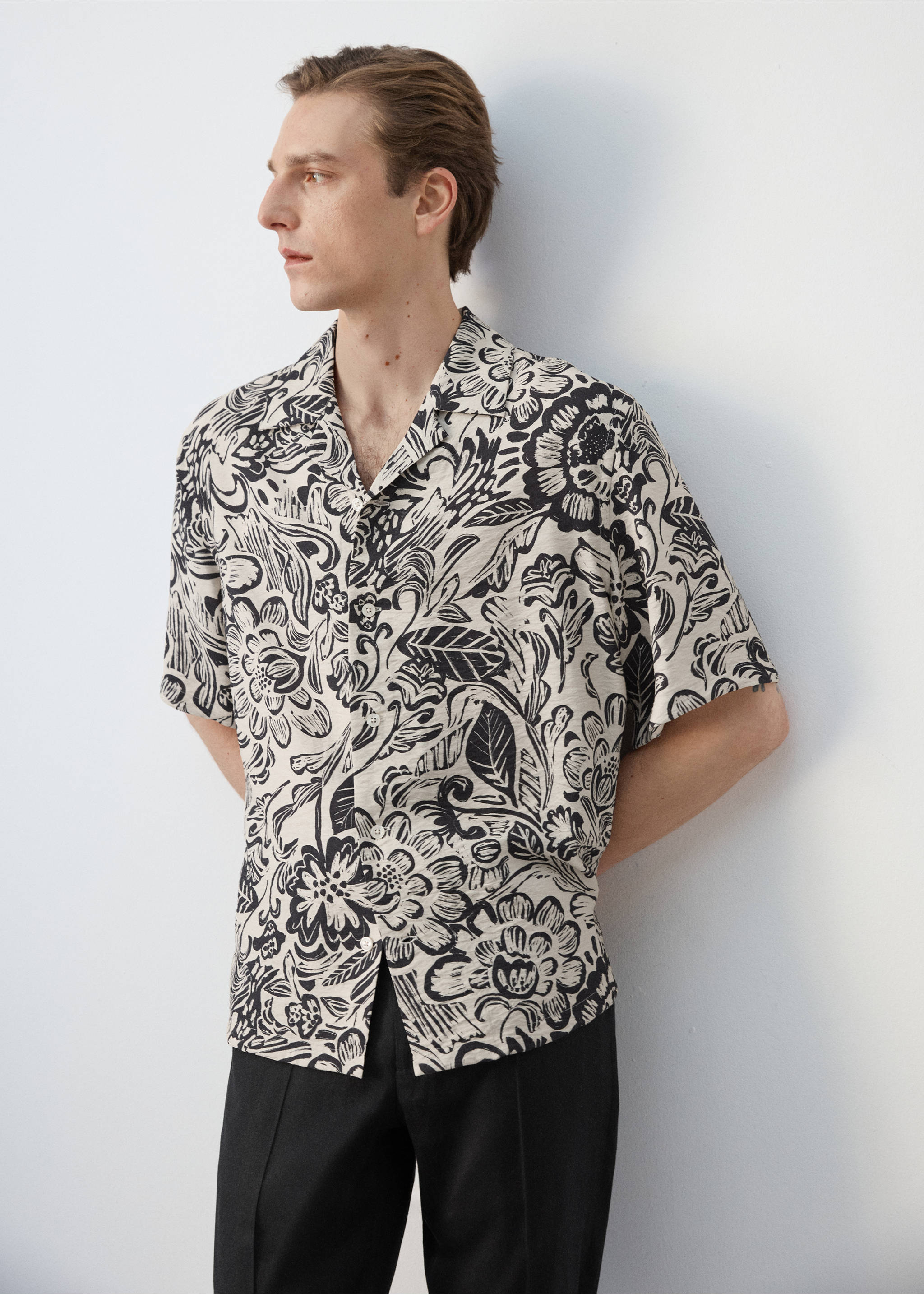 Chemise fluide imprimée col bowling - Détail de l'article 6, Beige. Ref: 27037899-00.