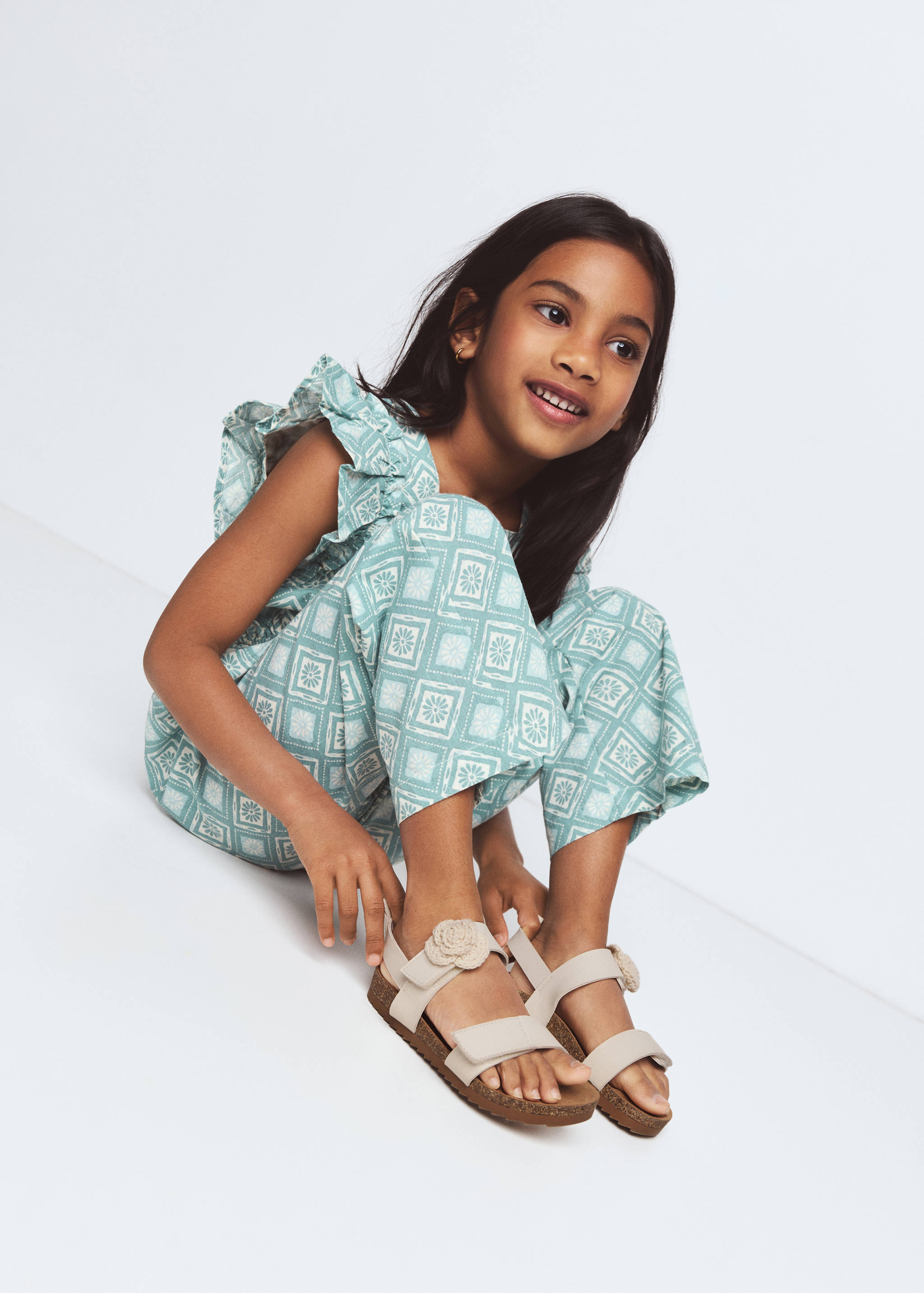 Sandals with flower strap - General plane