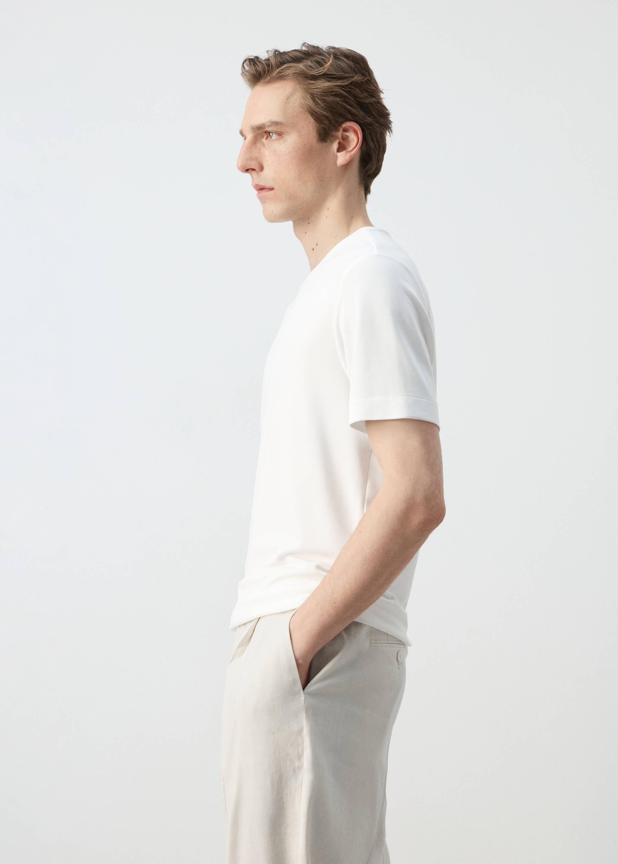 Slim-fit short-sleeved t-shirt - Details of the article 2