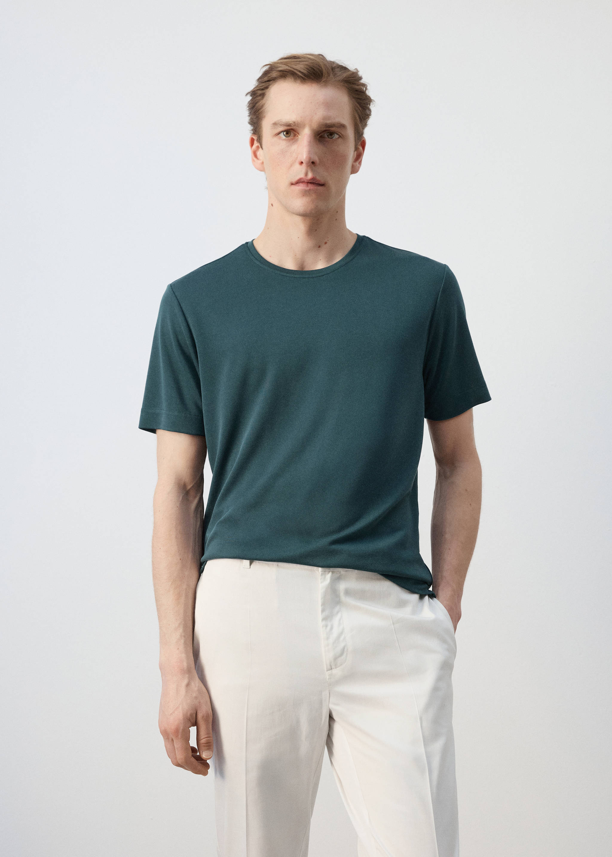 T-shirt slim fit de manga curta - Plano médio