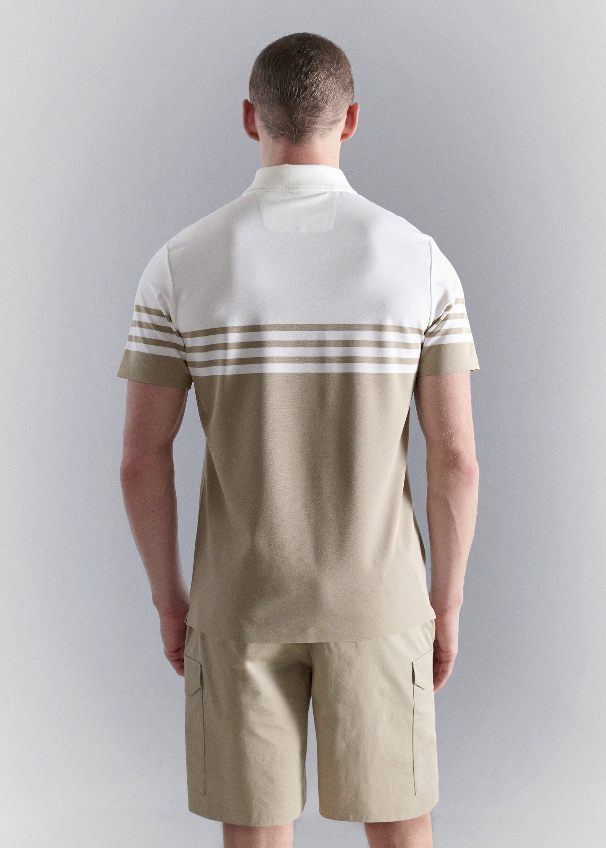 Polo bicolor cuello cremallera - Reverso del artículo