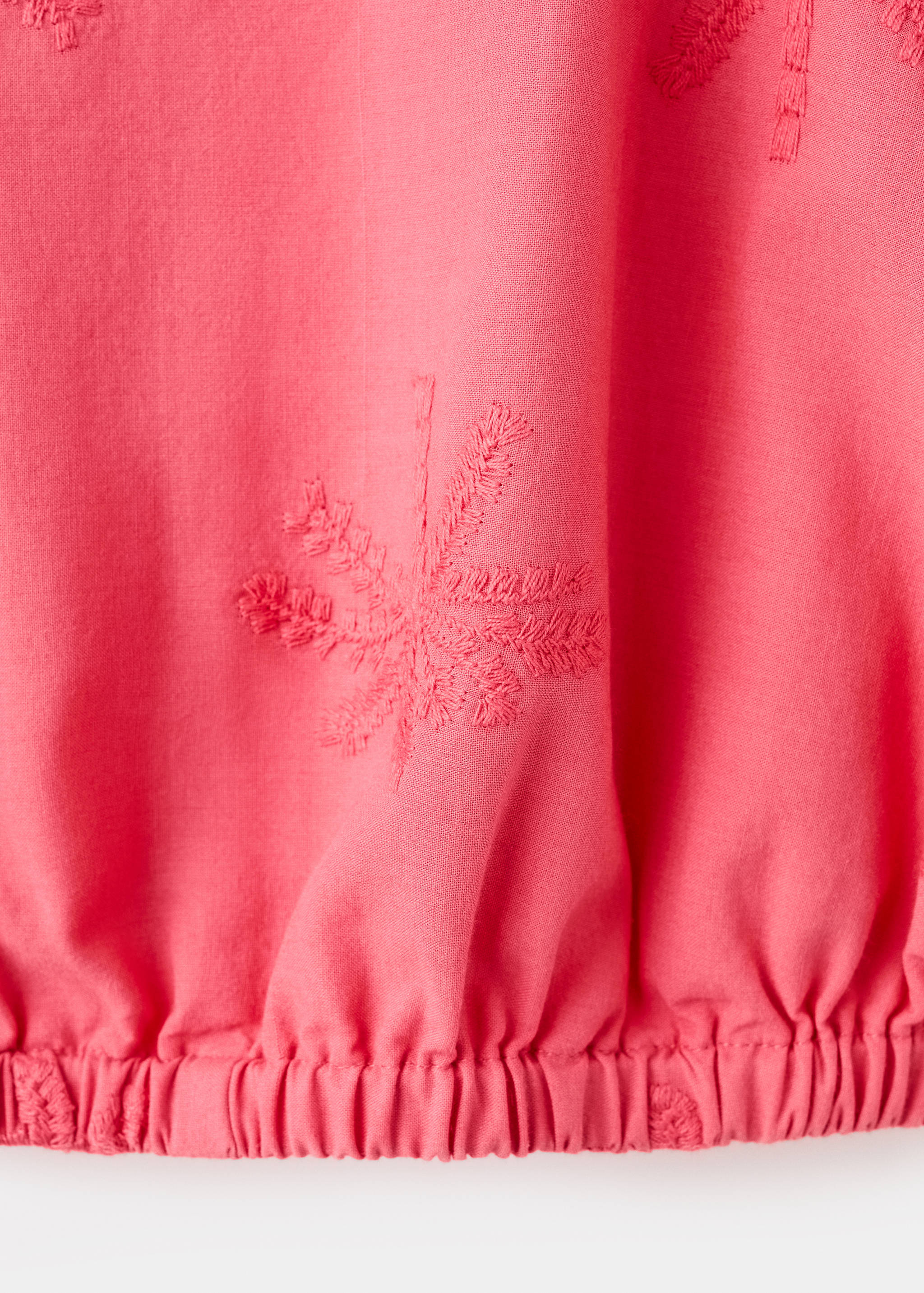 بلوزة قطنية بتفاصيل مطرزة - تفاصيل المنتج 0