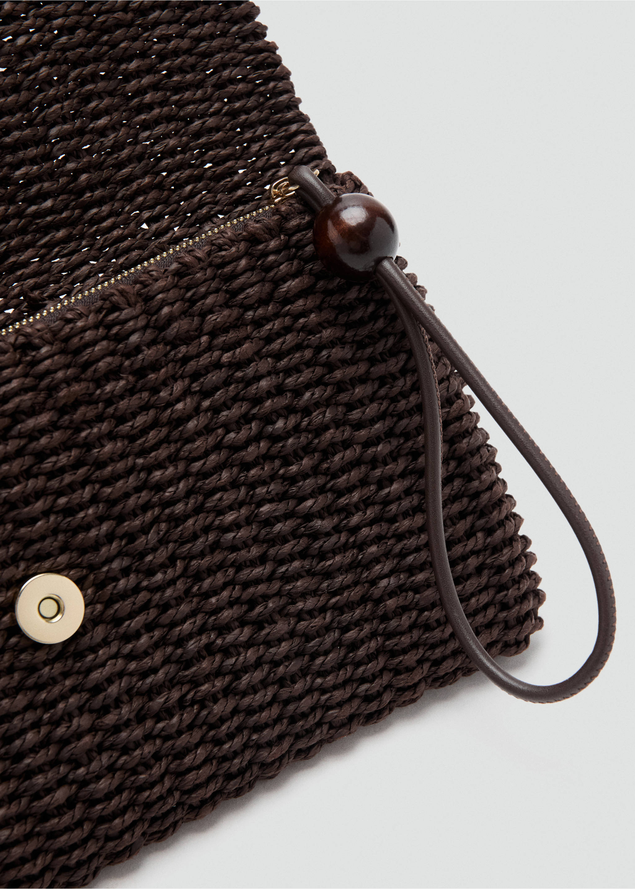 Pochette en fibre naturelle avec rabat - Détail de l'article 1, Chocolat. Ref: 27038264-00.