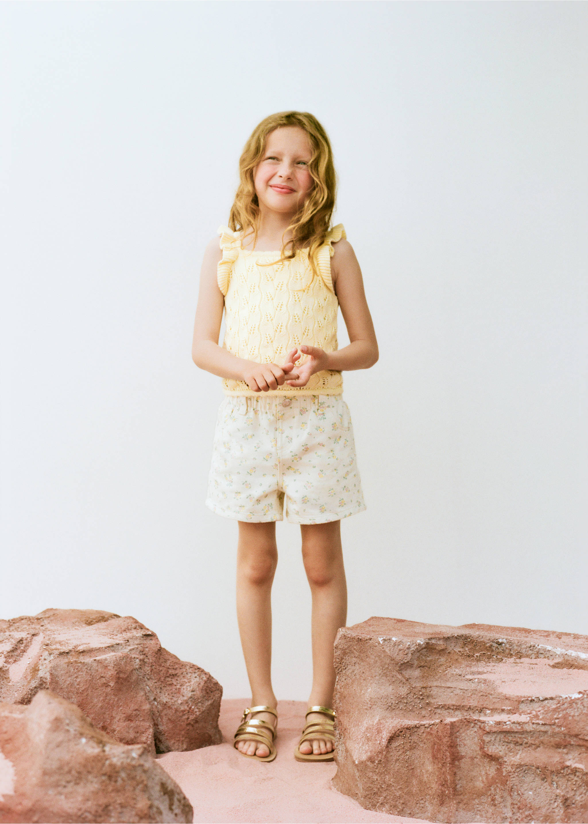 Elastic waist floral shorts - Details of the article 6, Off White. Ref: 27038266-00.