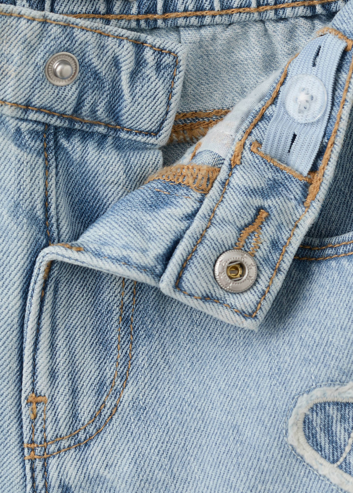 Embroidered butterfly denim shorts — Light Blue