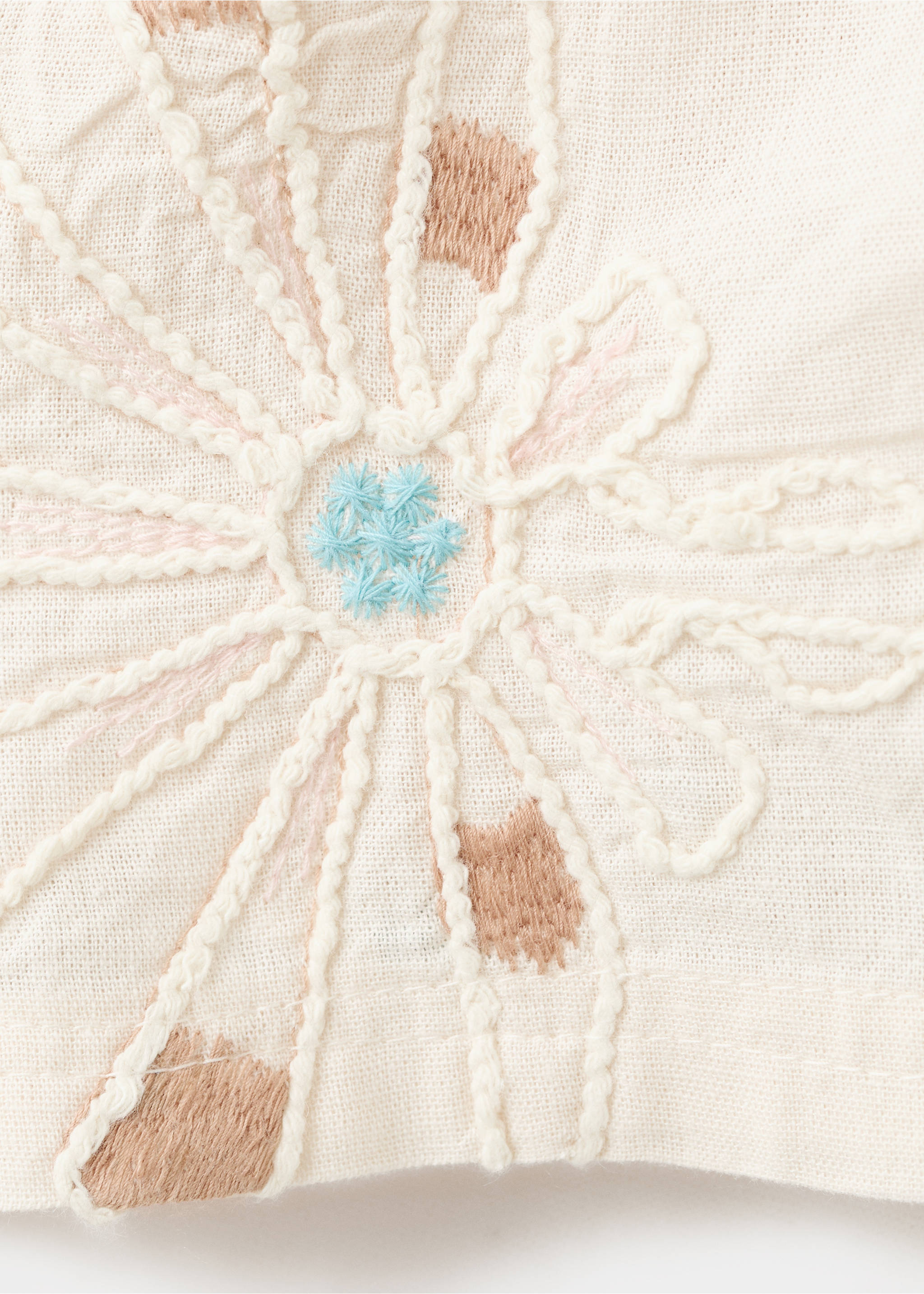 Embroidered detail shorts - Details of the article 0, Ecru. Ref: 27038271-00.