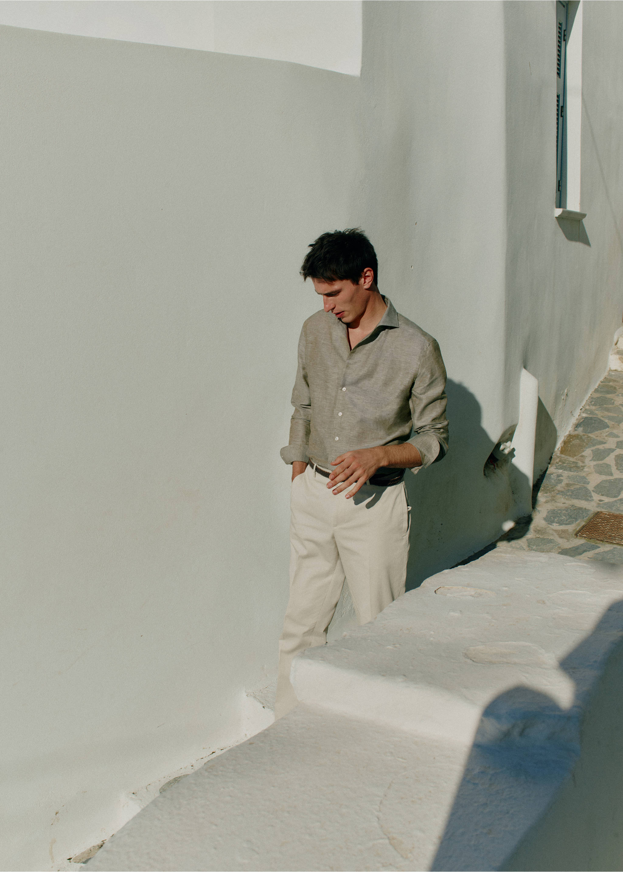 Regular-fit linen shirt - Details of the article 5, Green. Ref: 27038277-00.