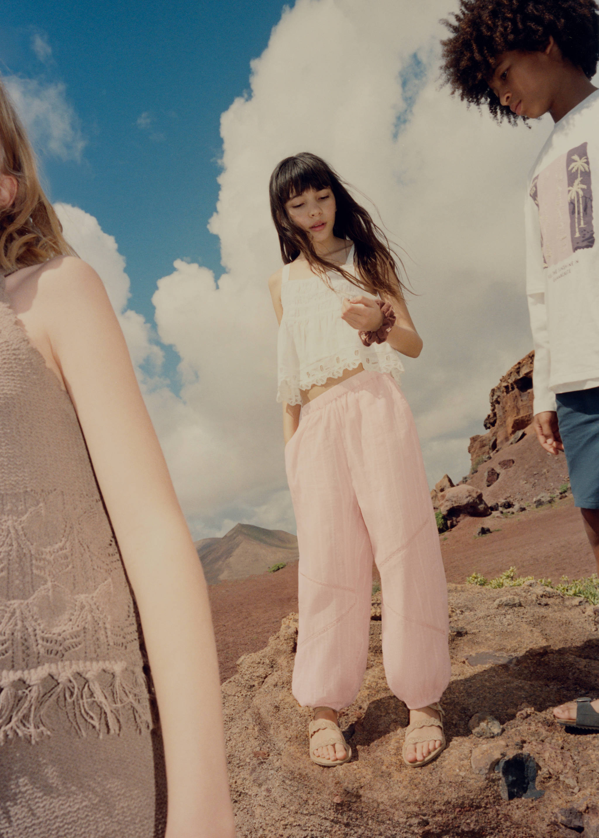 Baggy trousers with openwork details - Details of the article 5