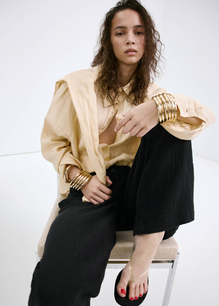 Straight-leg crinkle trousers with a mid-rise — Black