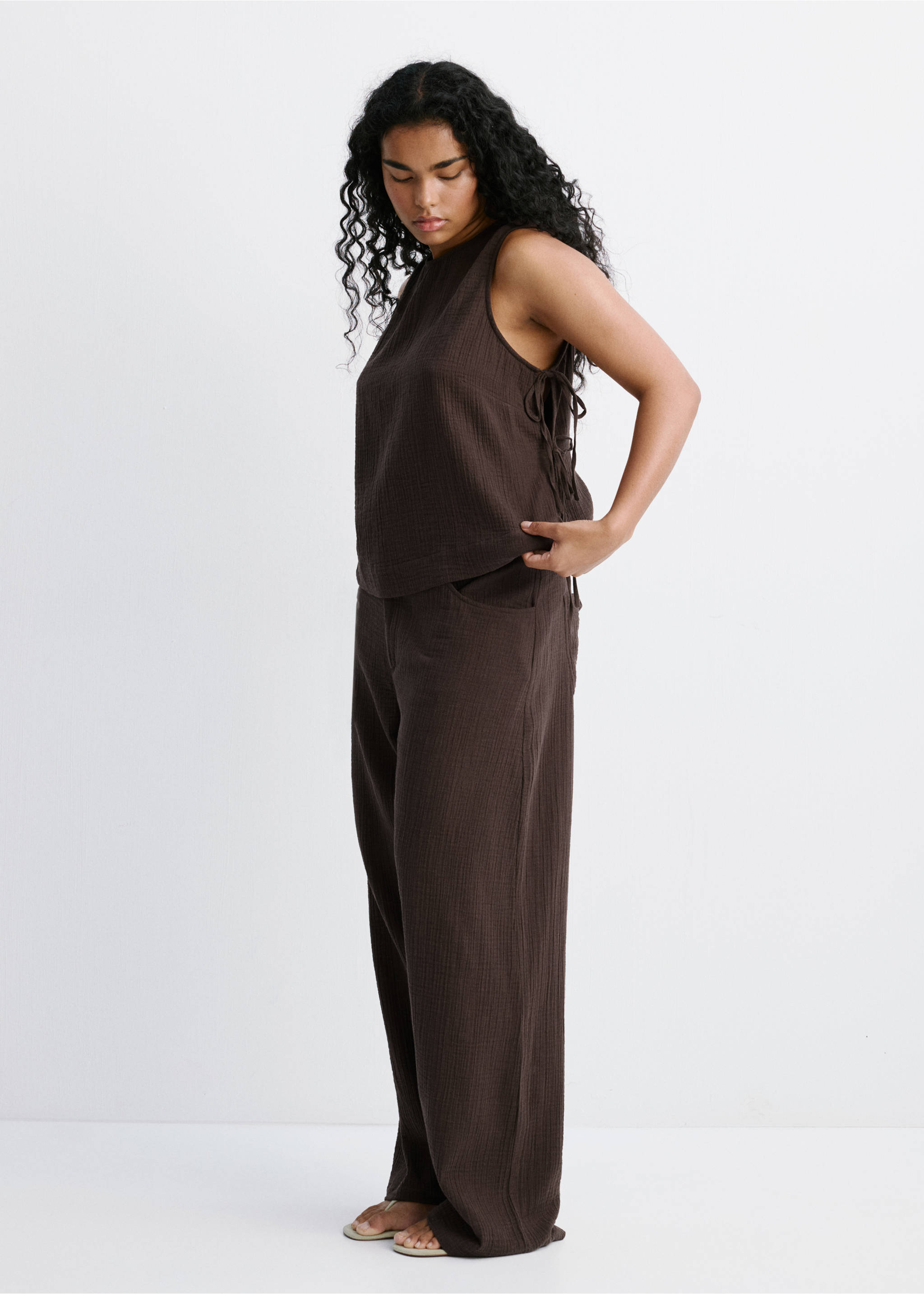 Trousers calella - Details of the article 3, Chocolate. Ref: 27039058-00.