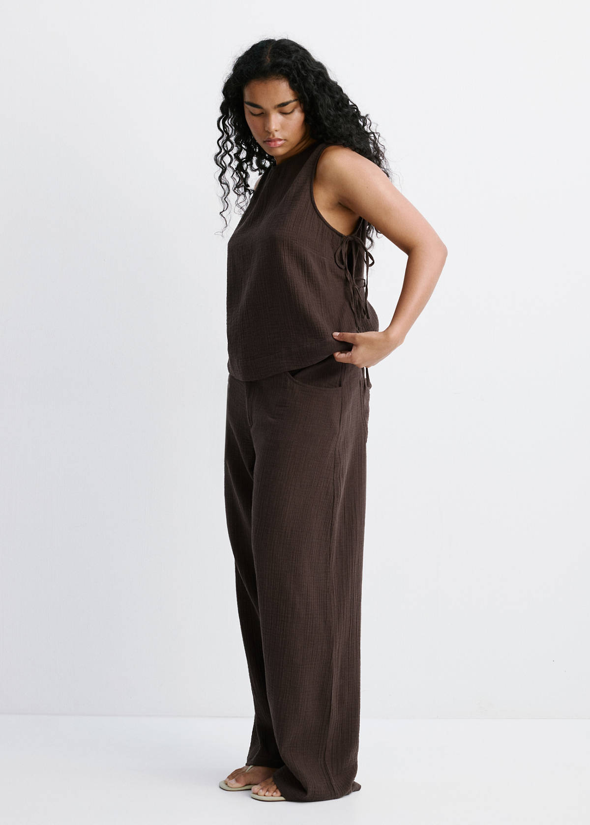 Straight-leg crinkle trousers — Chocolate