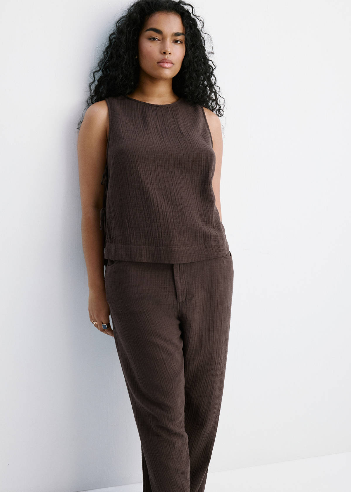 Straight-leg crinkle trousers — Chocolate
