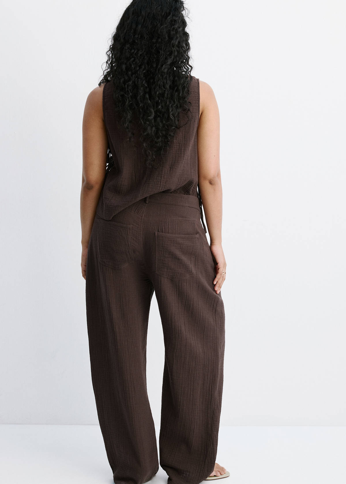 Straight-leg crinkle trousers — Chocolate