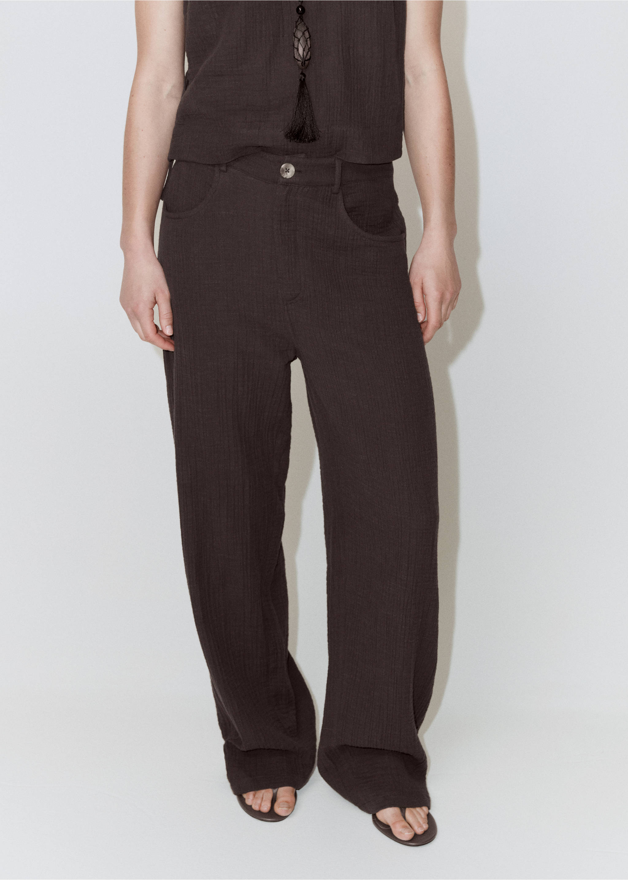 Straight-leg crinkle trousers - Medium plane, Chocolate. Ref: 27039058-01.