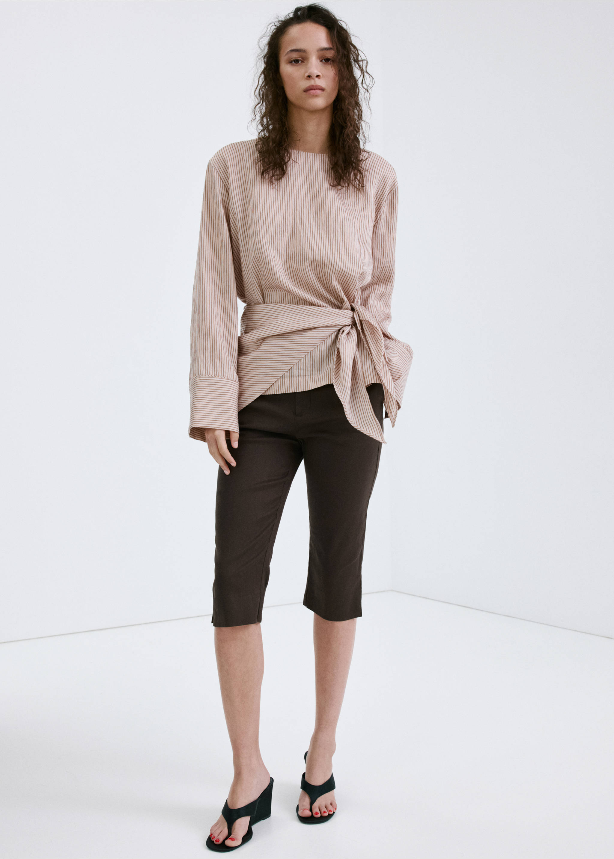 Linen capri trousers - General plane, Chocolate. Ref: 27039062-00.