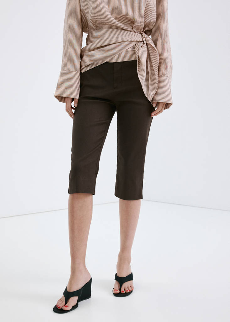 Linen capri trousers — Chocolate