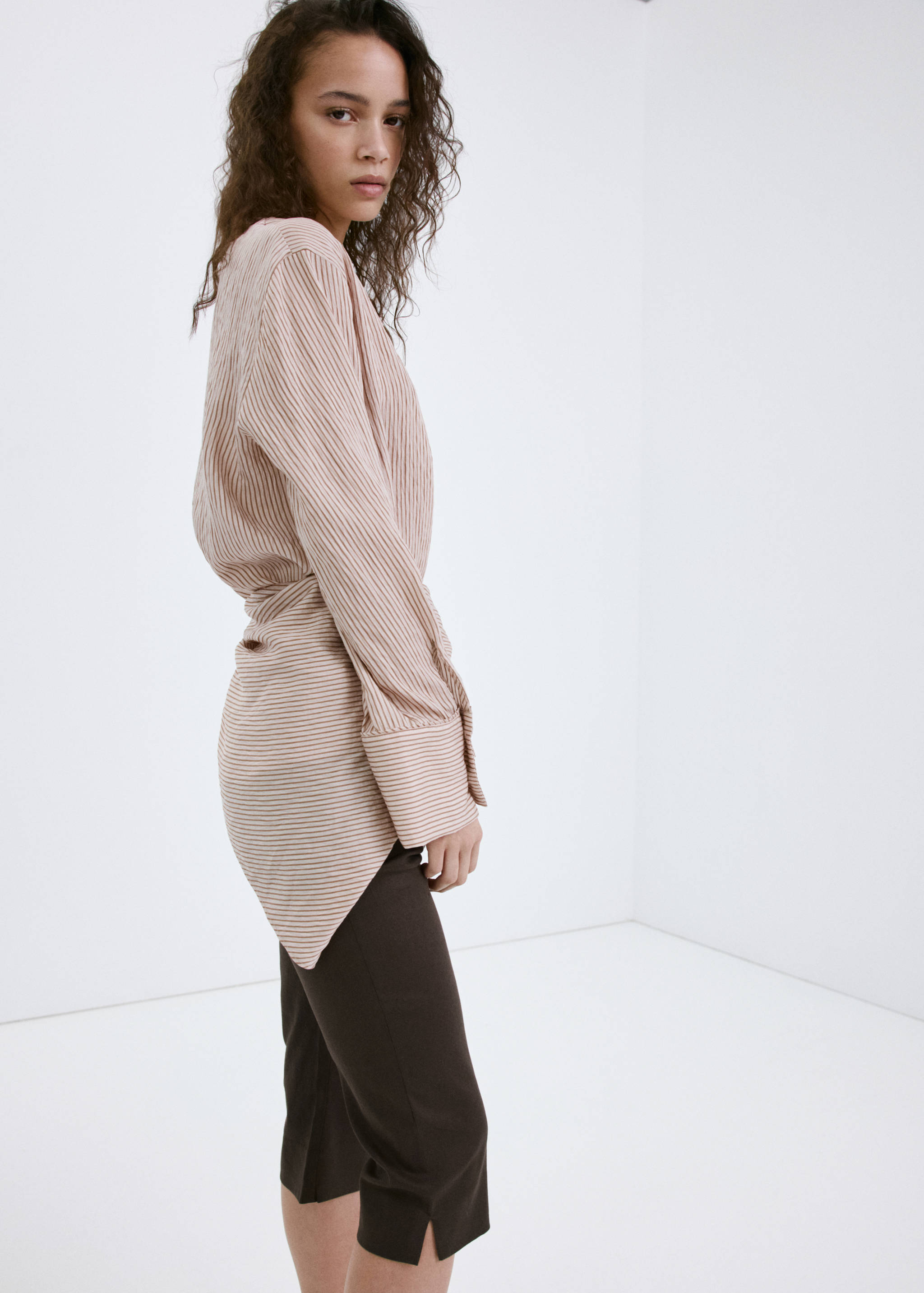 Linen capri trousers - Details of the article 1