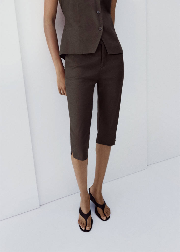 Linen capri trousers — Chocolate