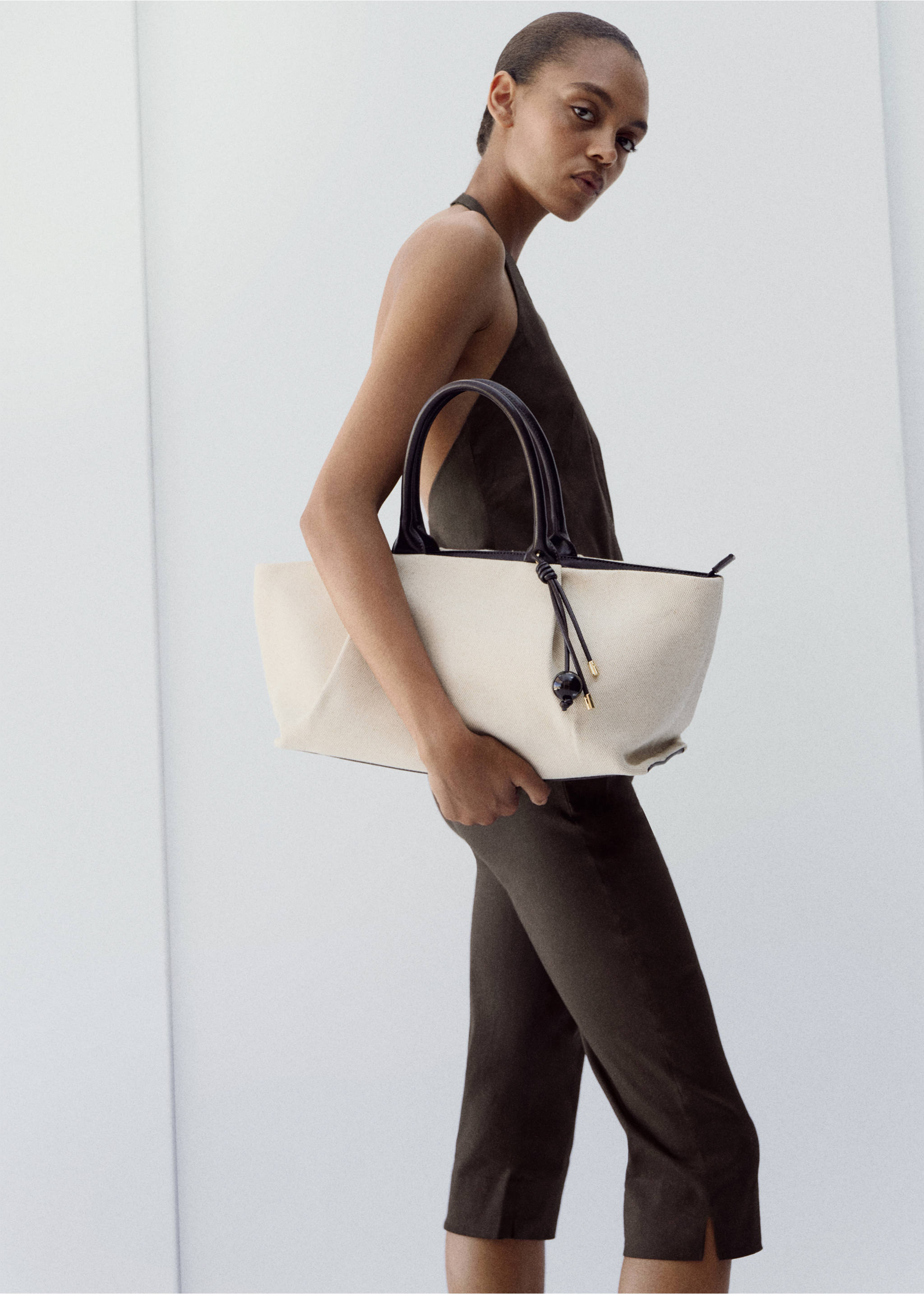 Linen capri trousers - Details of the article 1, Chocolate. Ref: 27039062-01.