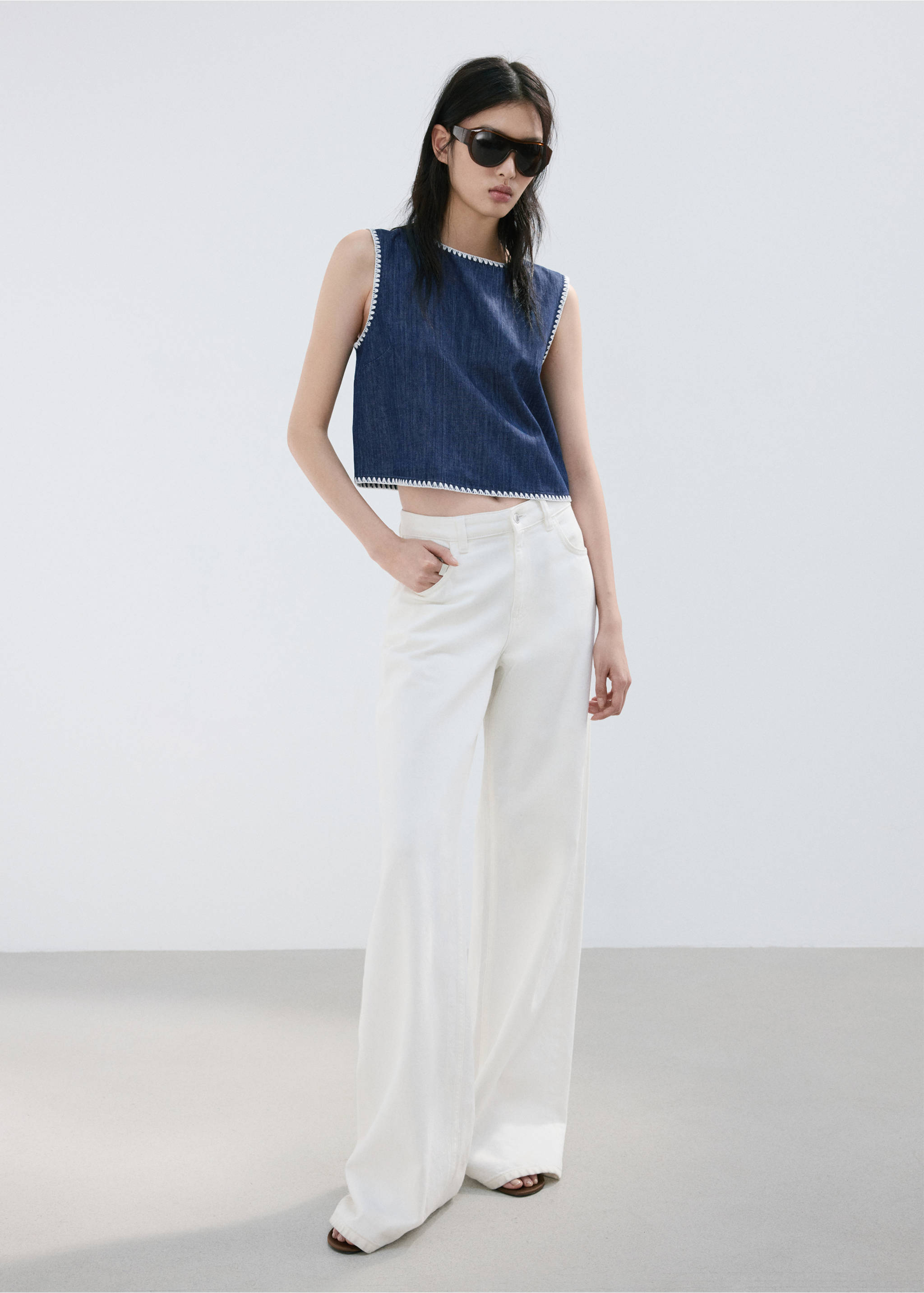 Top en denim avec passepoils contrastés - Détail de l'article 2, Bleu. Ref: 27039064-00.