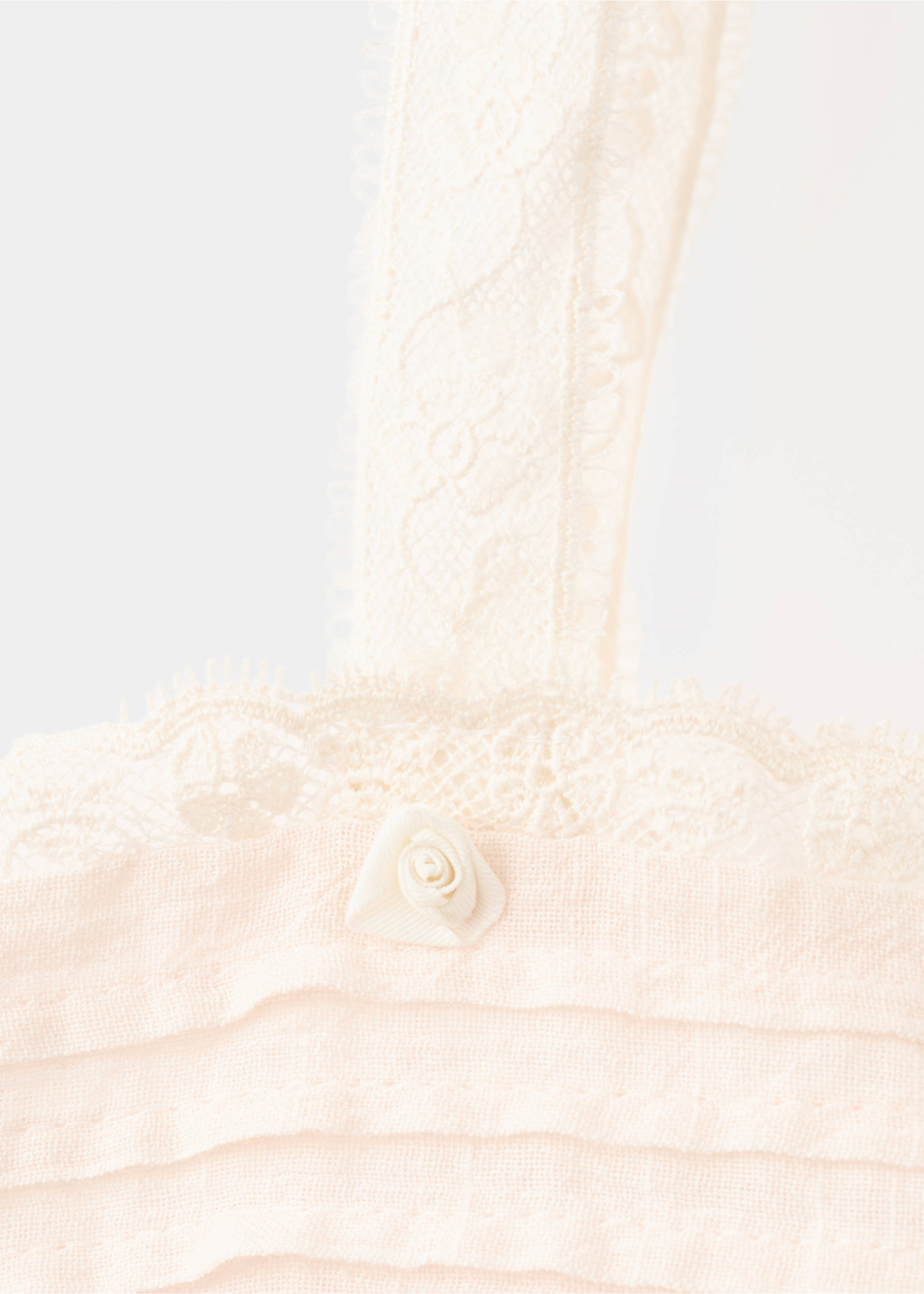 Cotton top with embroidered details - Details of the article 8, Pastel Pink. Ref: 27039066-00.