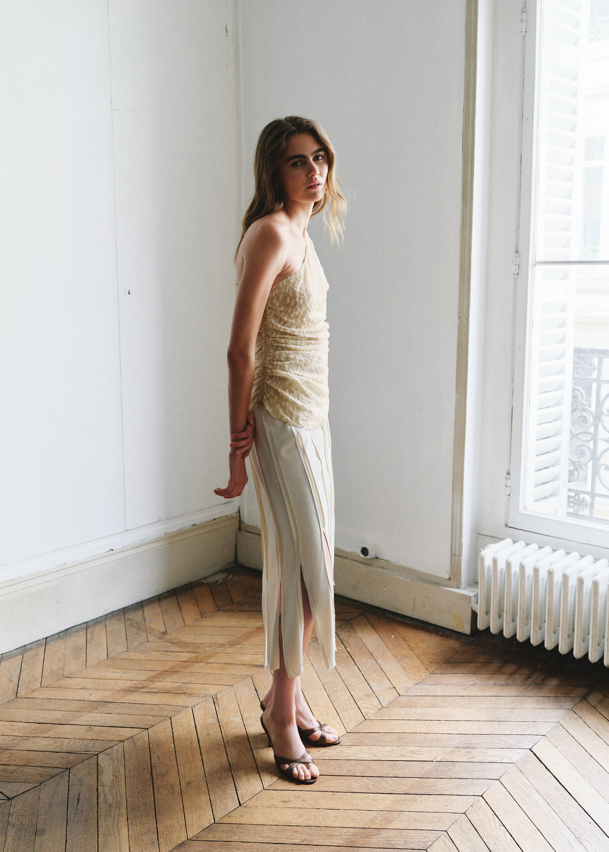 Asymmetric ruched top - Details of the article 1