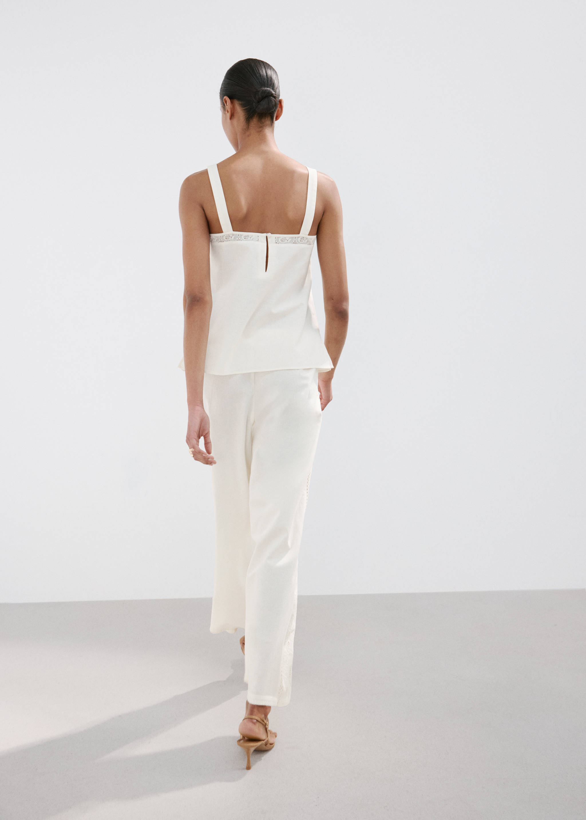 Top brodé ajouré - Verso de l’article