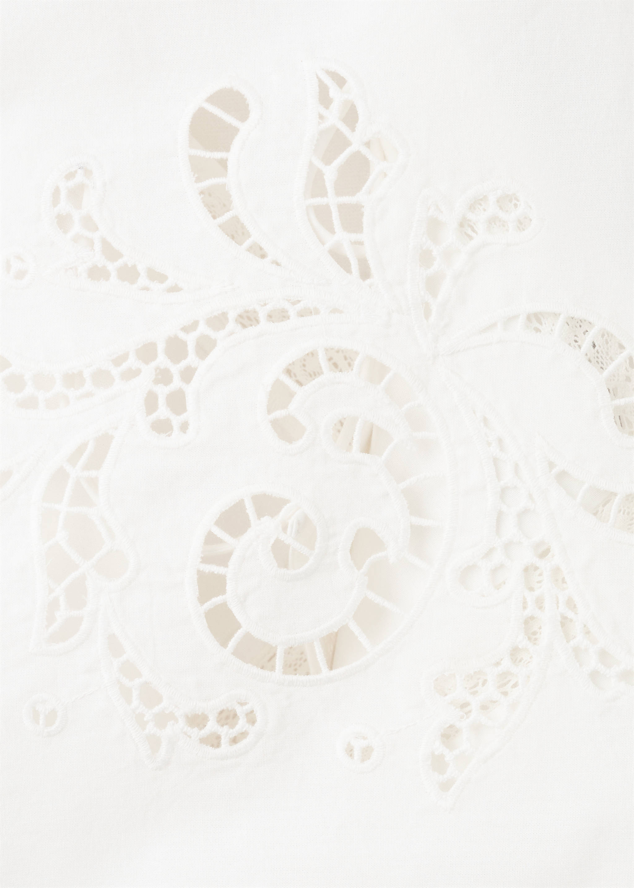 Hímzett top áttört részletekkel - A termék adatai 0