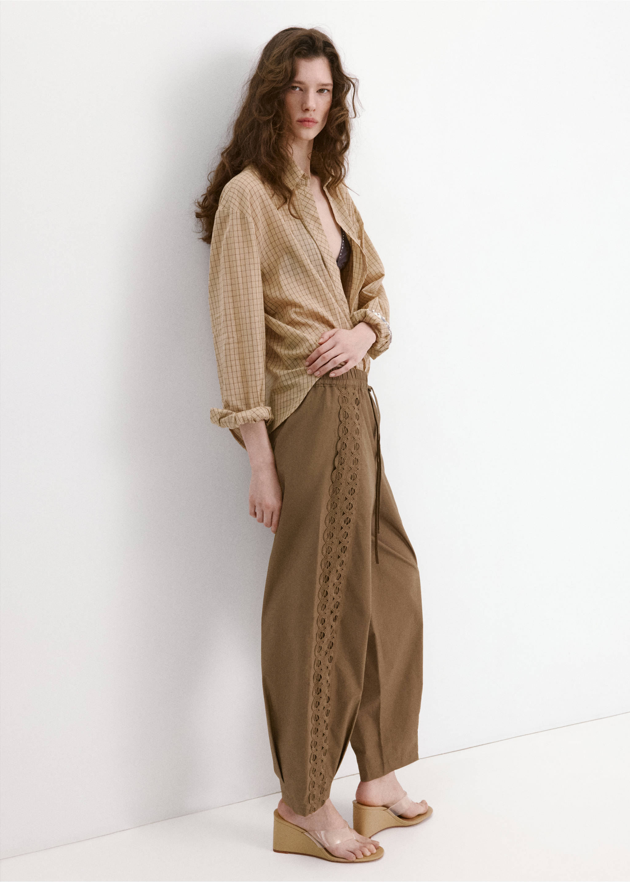 100% cotton trousers with embroidered stripe - General plane, Khaki. Ref: 27039078-00.