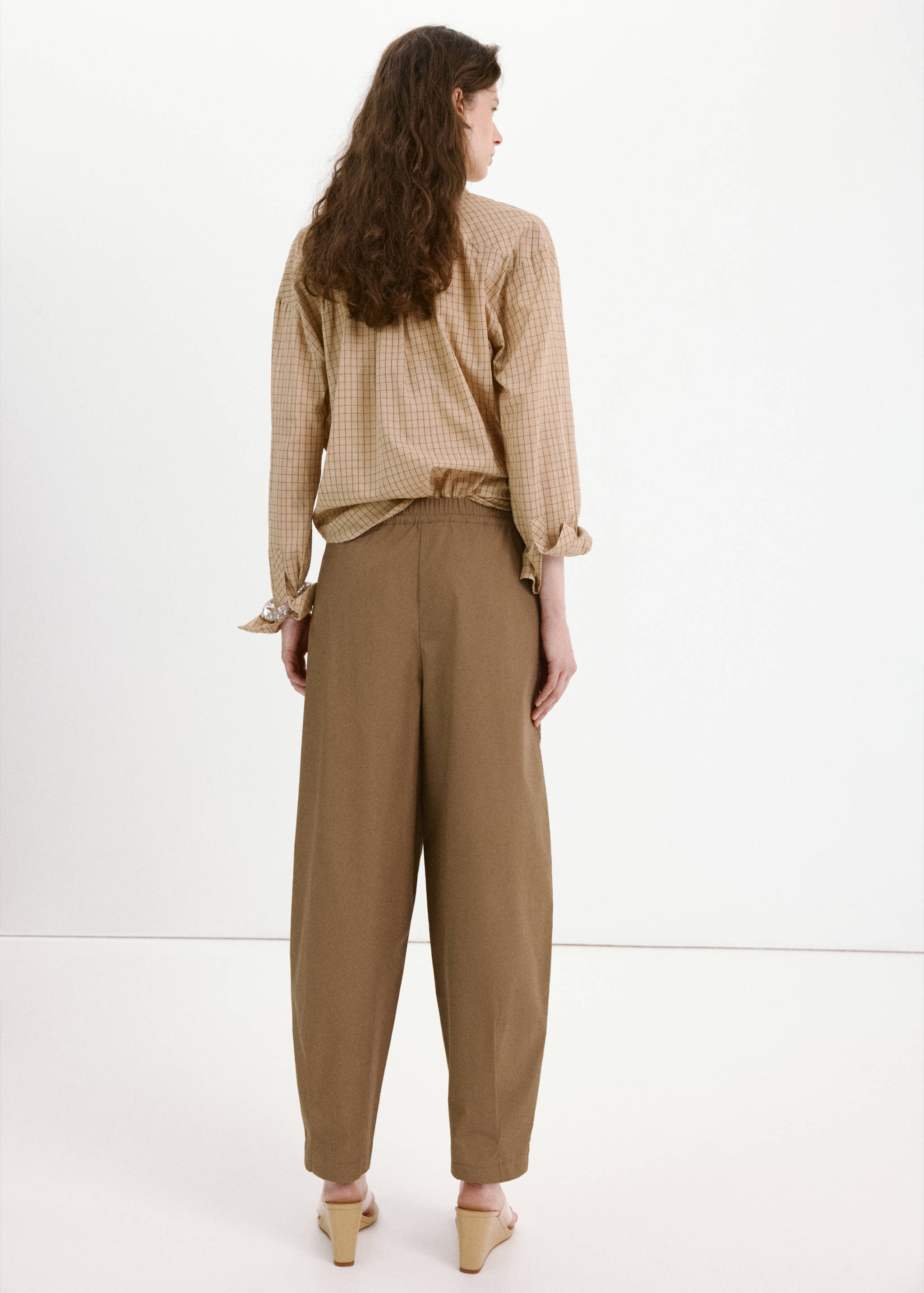 100% cotton trousers with embroidered stripe - Reverse of the article