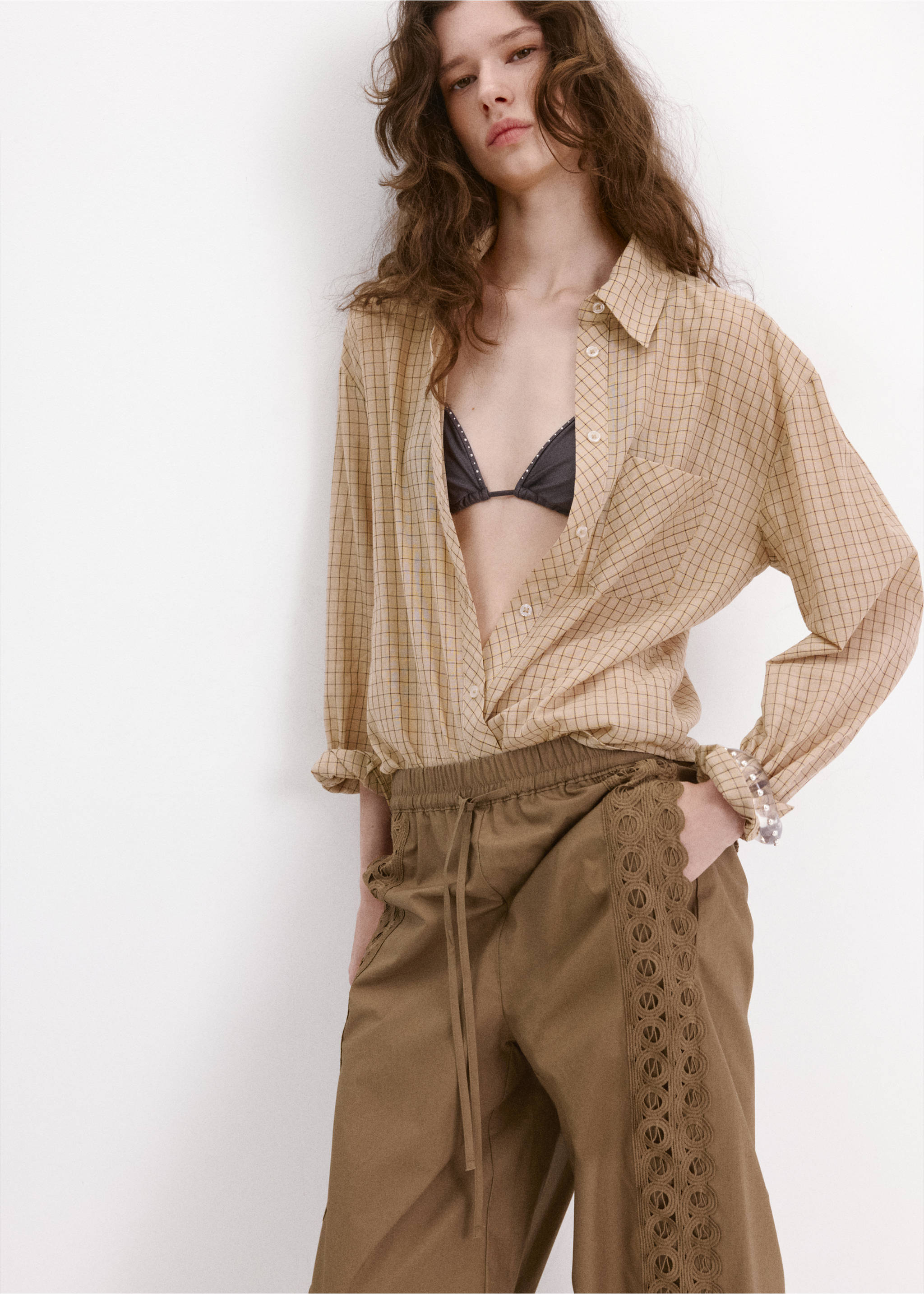 100% cotton trousers with embroidered stripe - Details of the article 1, Khaki. Ref: 27039078-00.